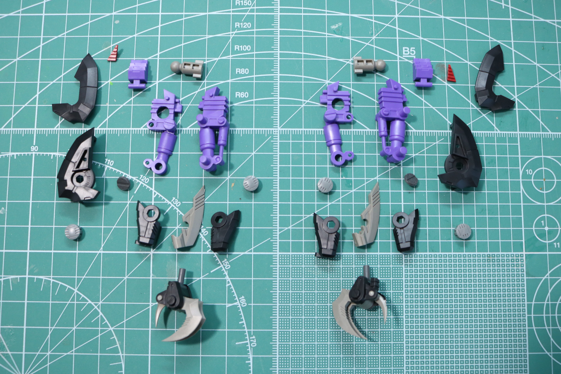 左からレイヴン、一般兵士