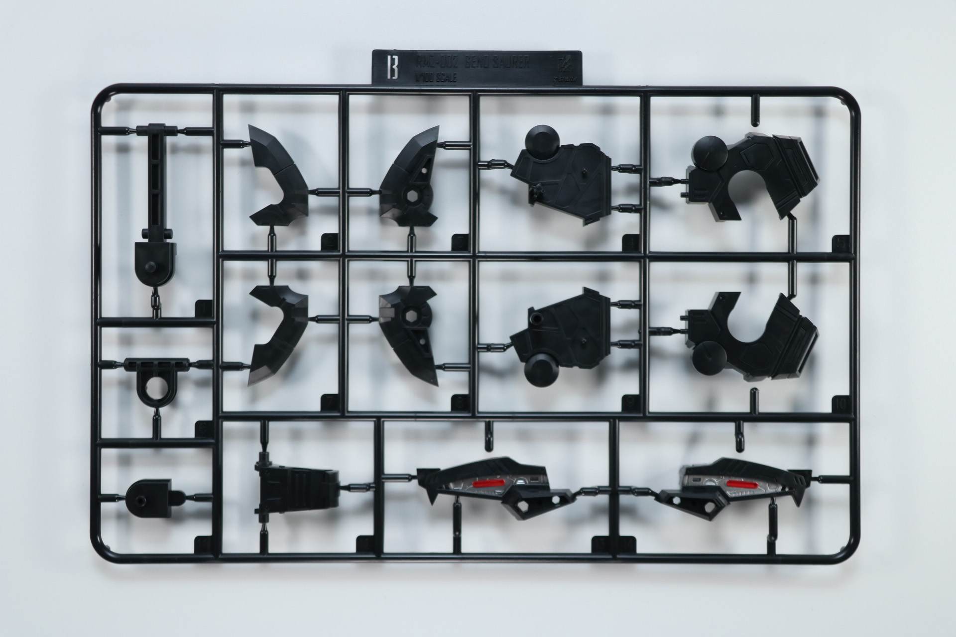 Bランナー。頭部の彩色済みパーツが収録