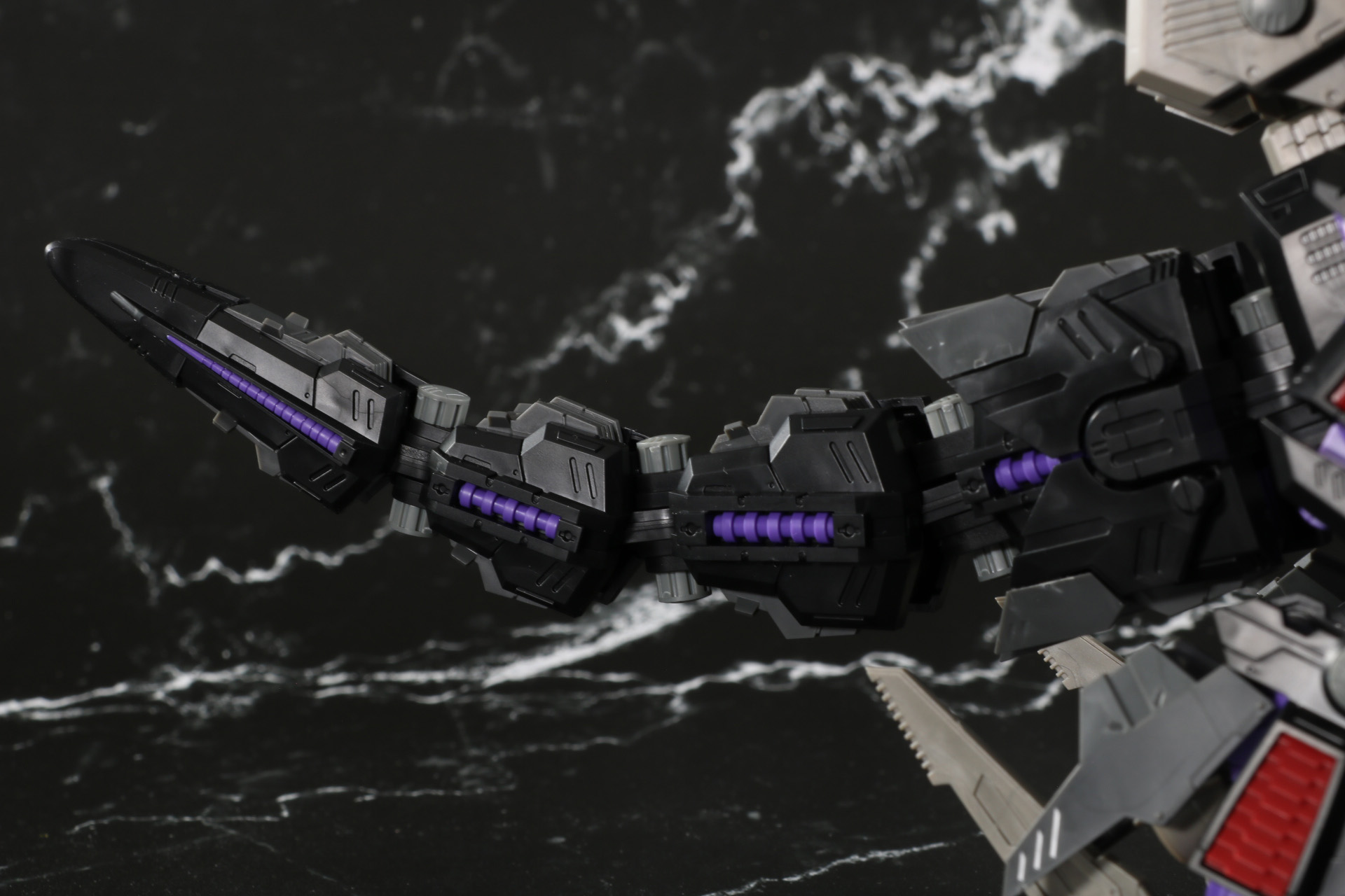 尻尾はパイプ造形も色分けされている