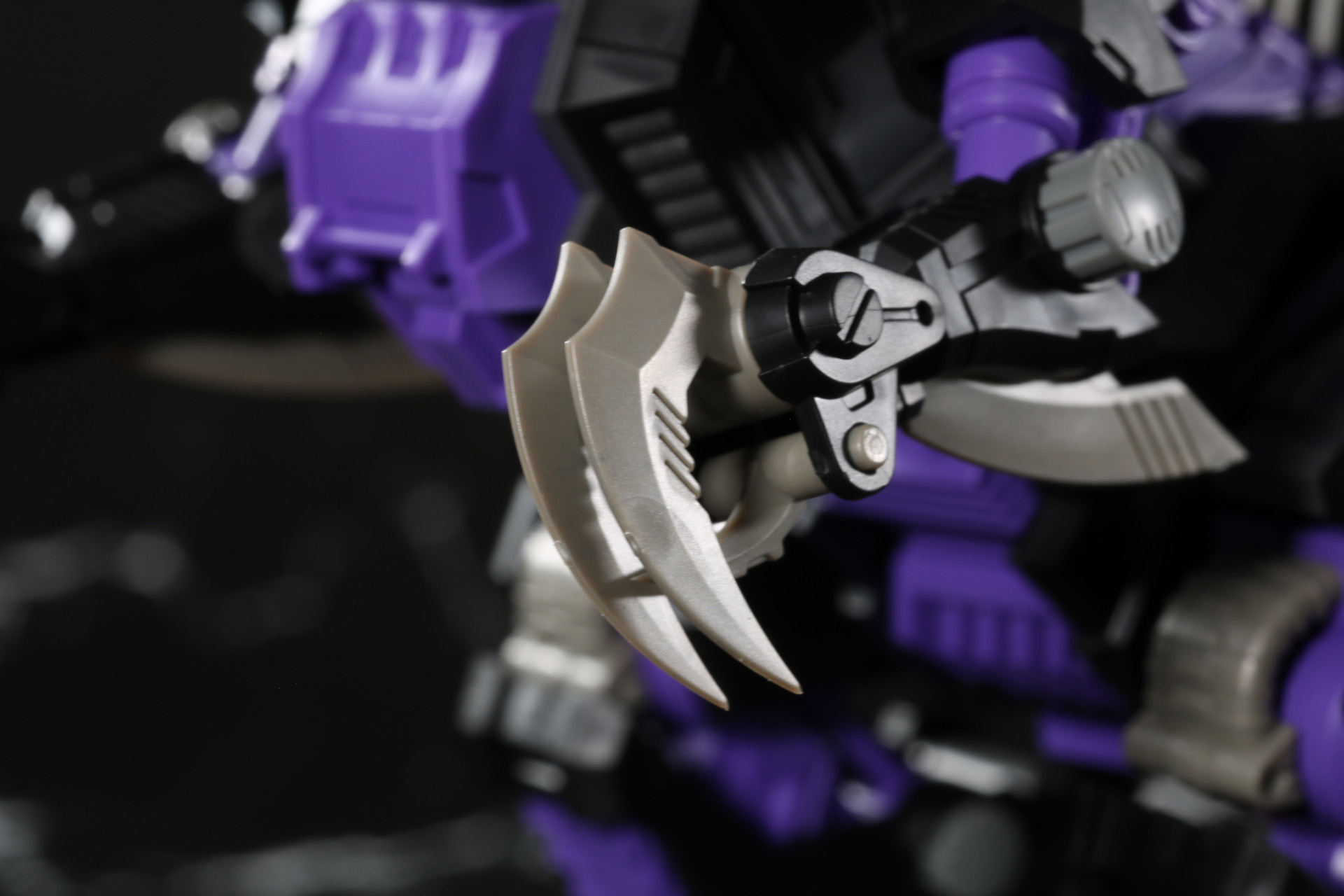 ハイパーキラークローは各部が可動する