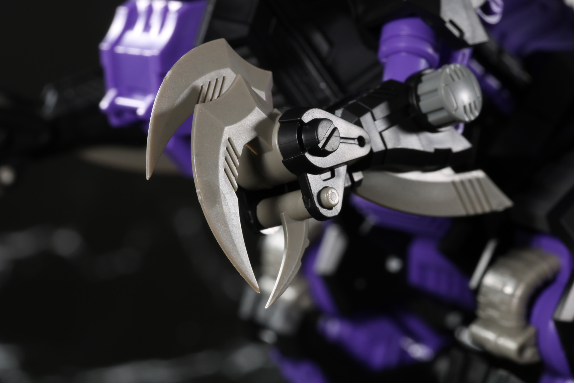 ハイパーキラークローは各部が可動する