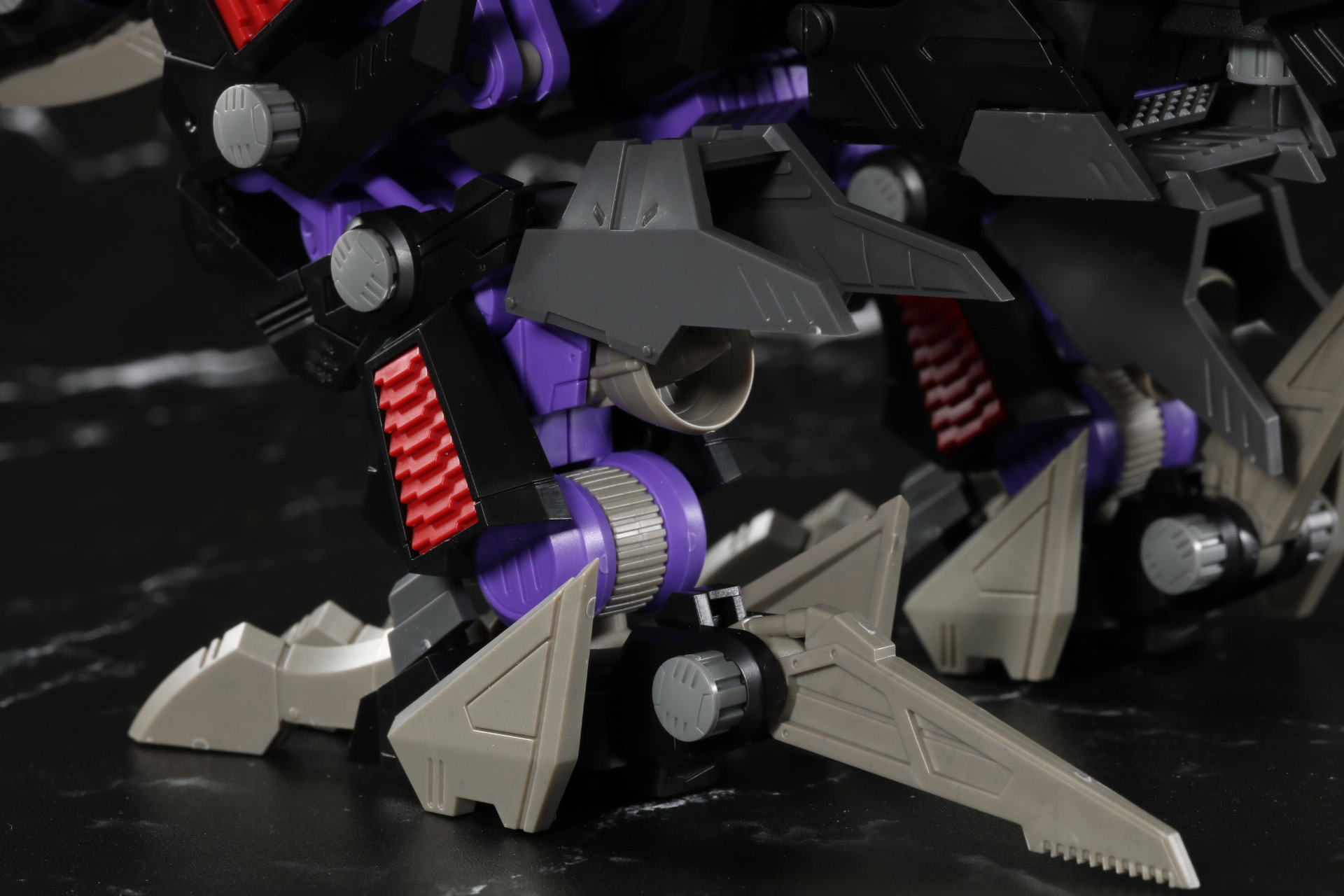 脚部のアンカーも展開