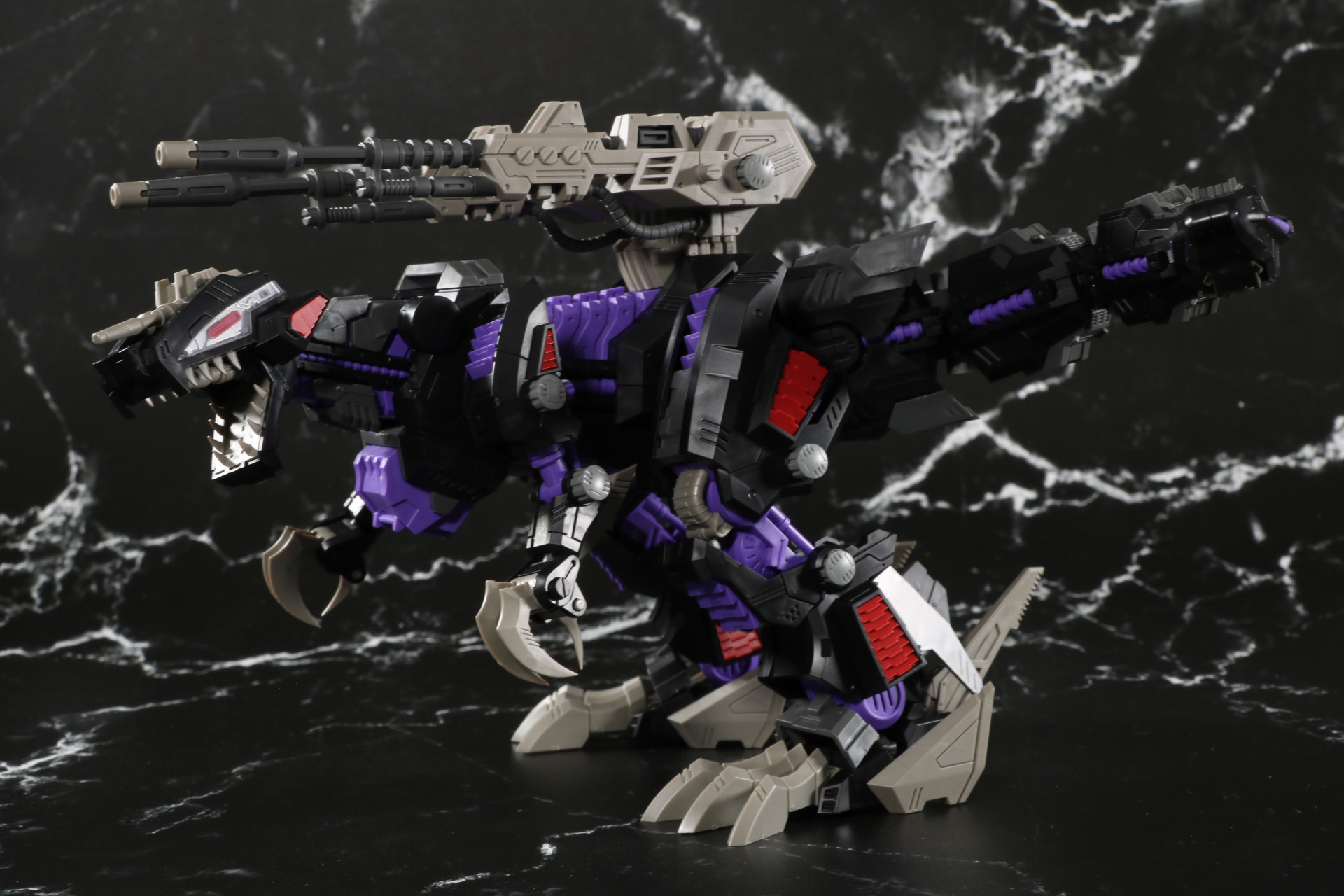 標的を見つけて姿勢を低くする動き