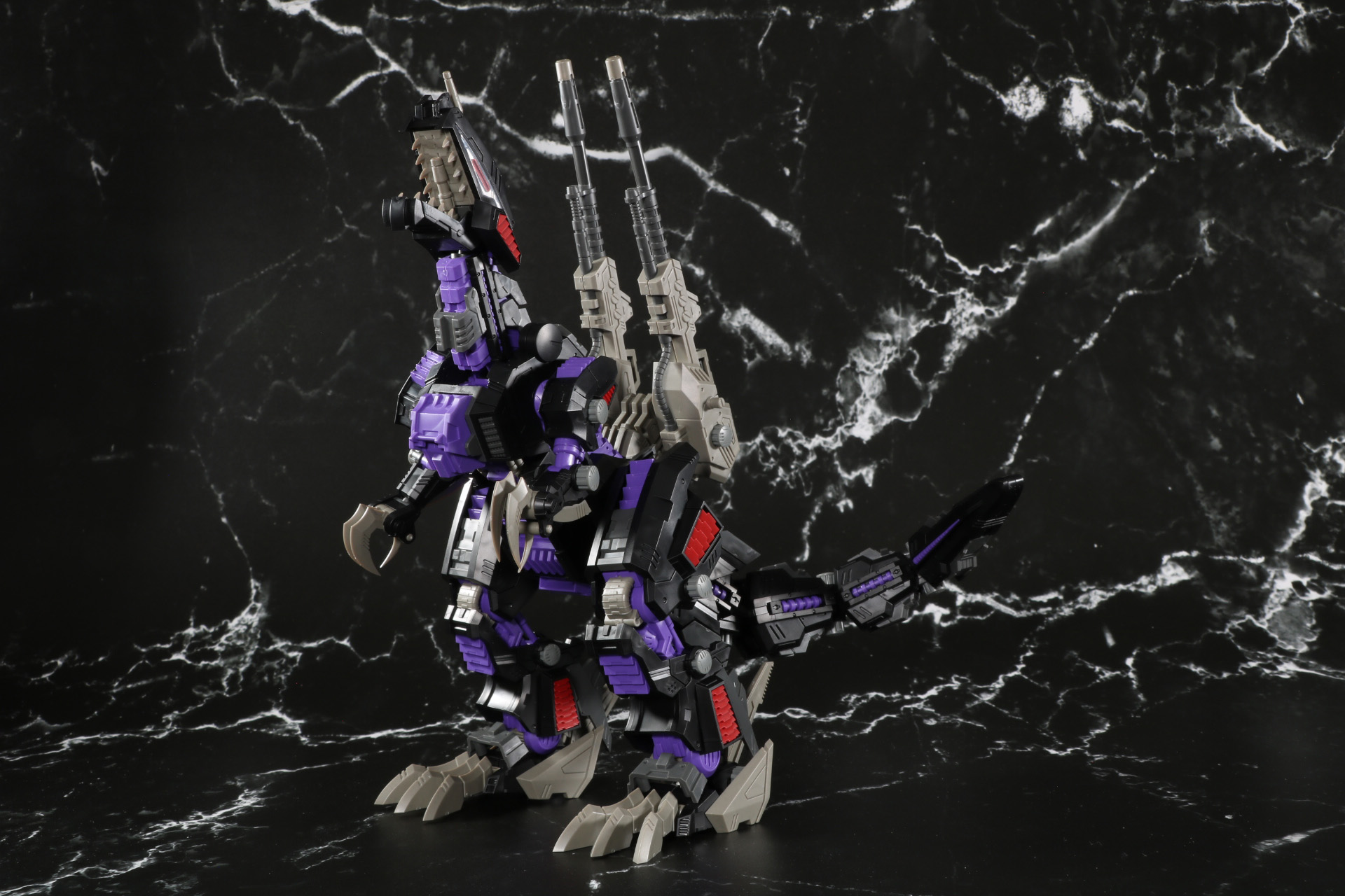 大きく首を上げた姿勢も取ることができる