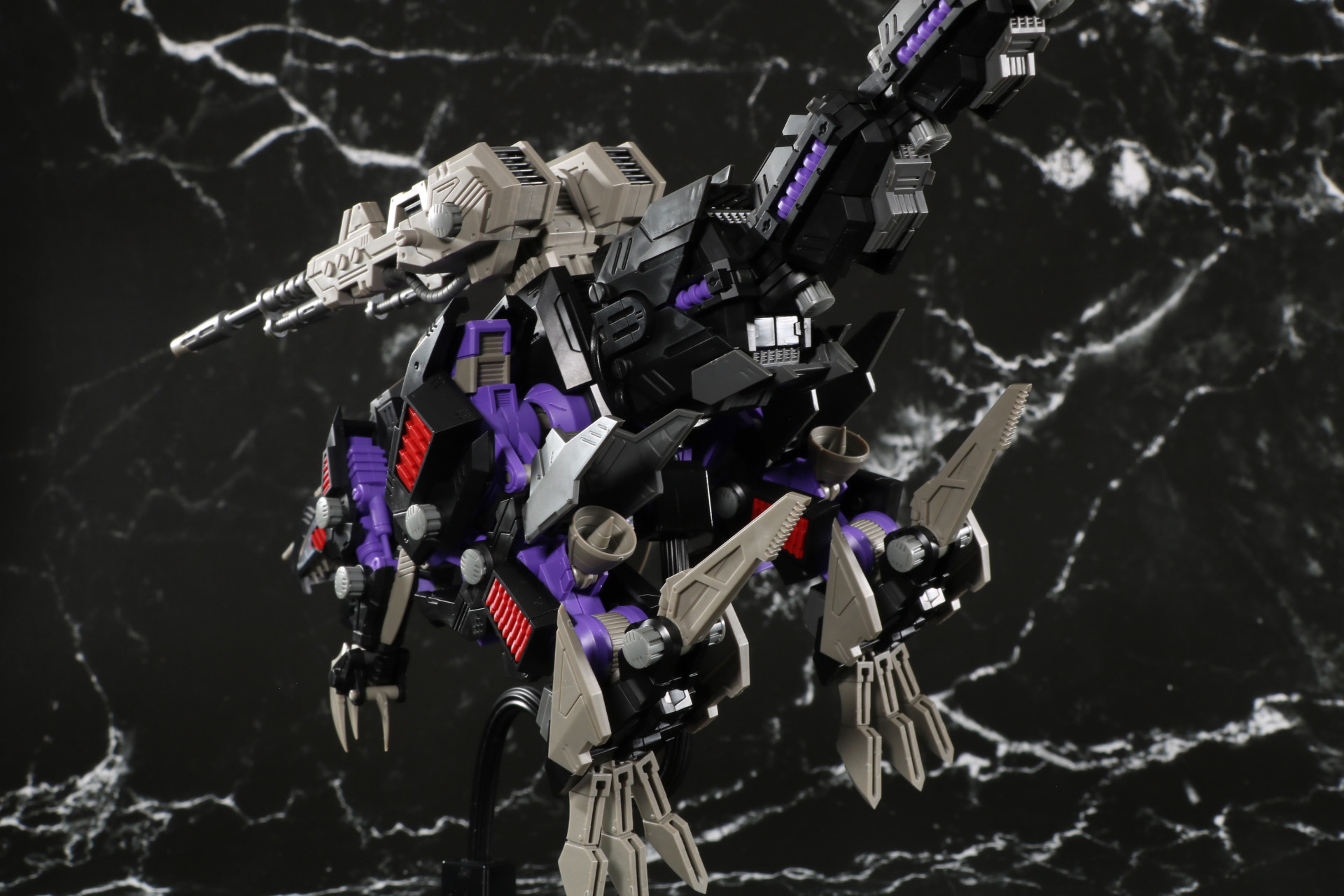 背後から見た姿も迫力満点