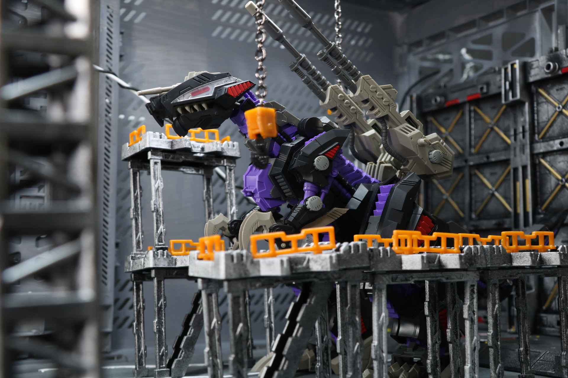 基地で最終チェックを受けるジェノザウラー