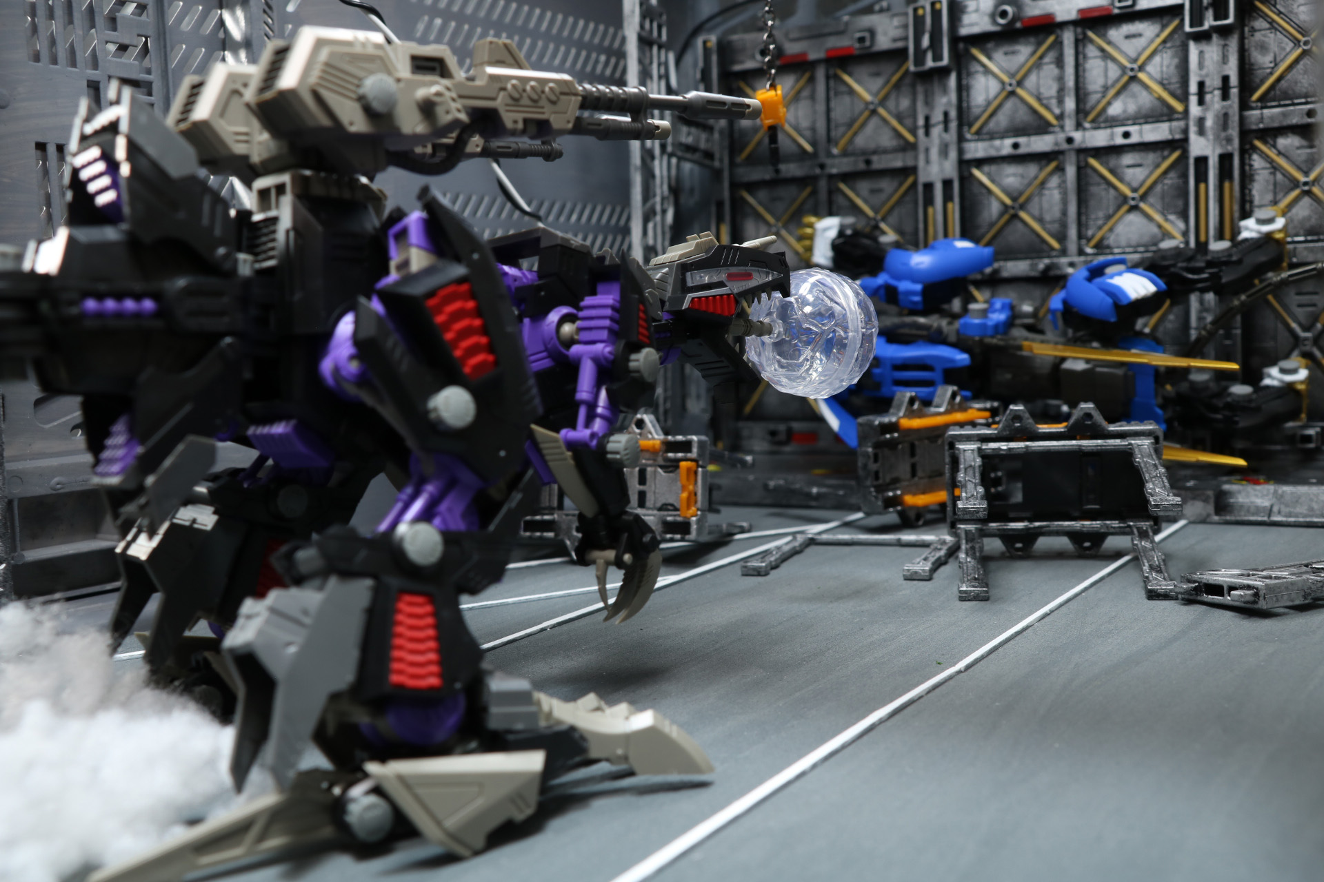 荷電粒子砲の発射体勢に入る