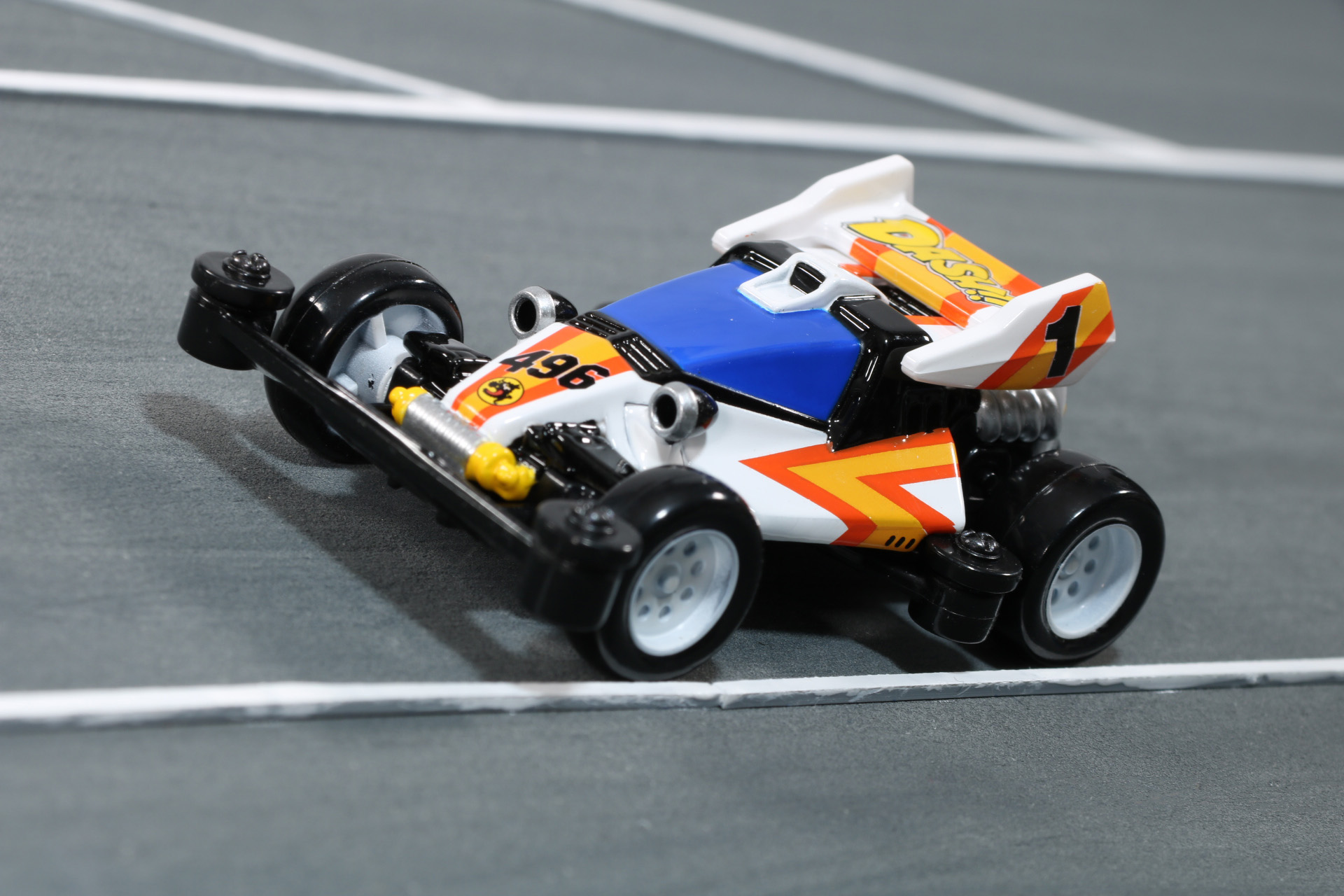 オンロードを走り抜ける「ダッシュ1号・皇帝（エンペラー）」