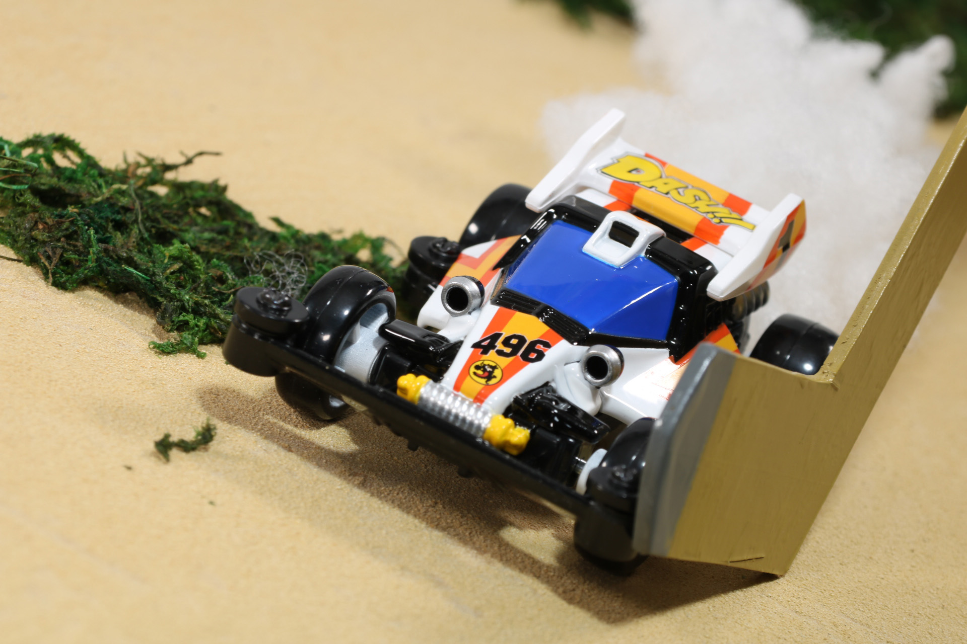 オフロードでは障害物を避けるようにしてコースを攻略していく