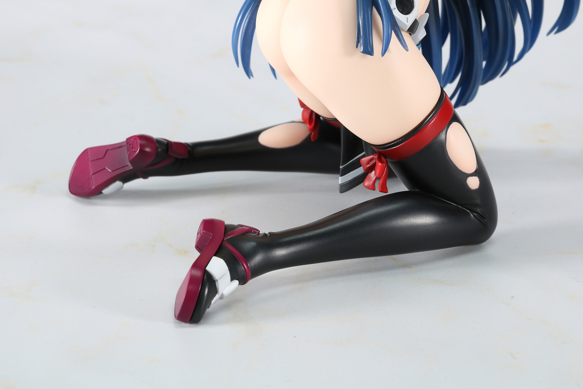 タイツの破れや細かなシワも