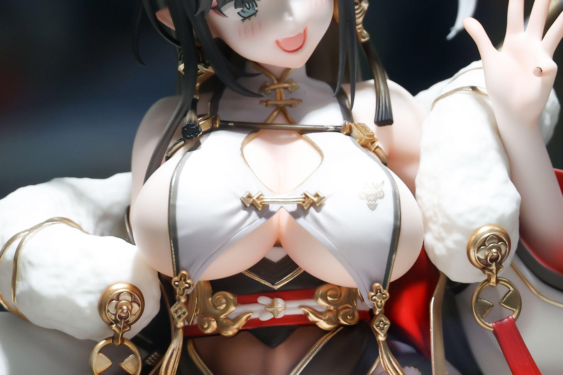 衣装の布では隠しきれない！