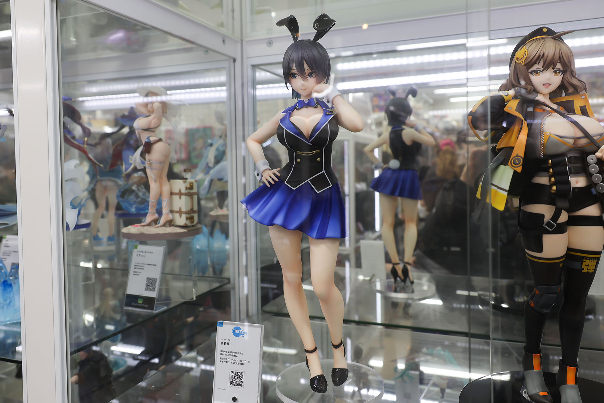 フィギュアの素材はプラスチックで、全高は約430mmだ