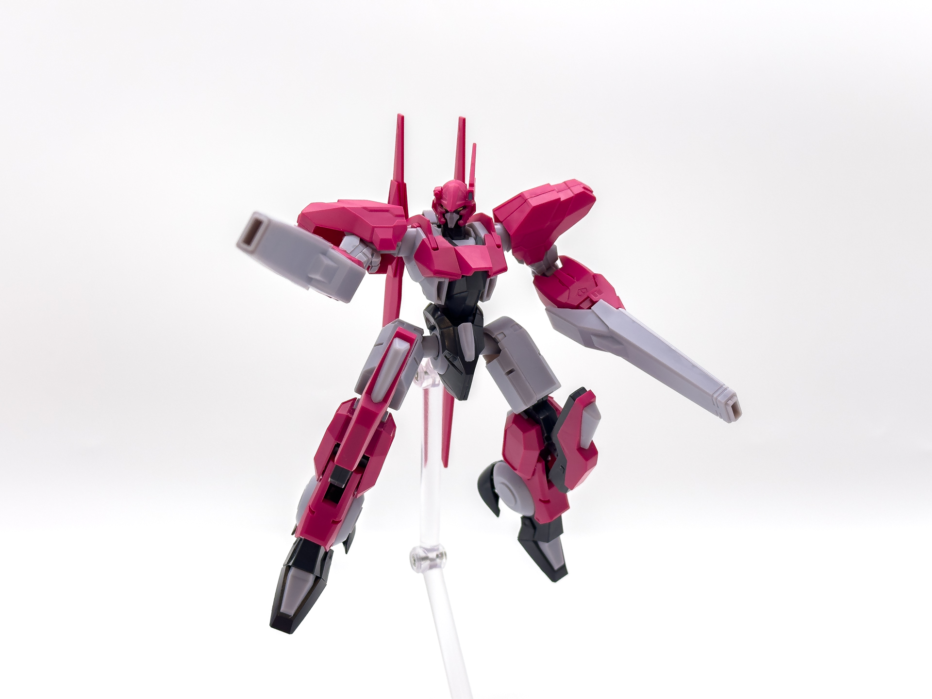 エステバリスもブラックサレナ同様に「THE シンプルスタンド×3 【フィギュア＆模型用】」（別売り）を使用することで空中浮遊状態を展示できます。