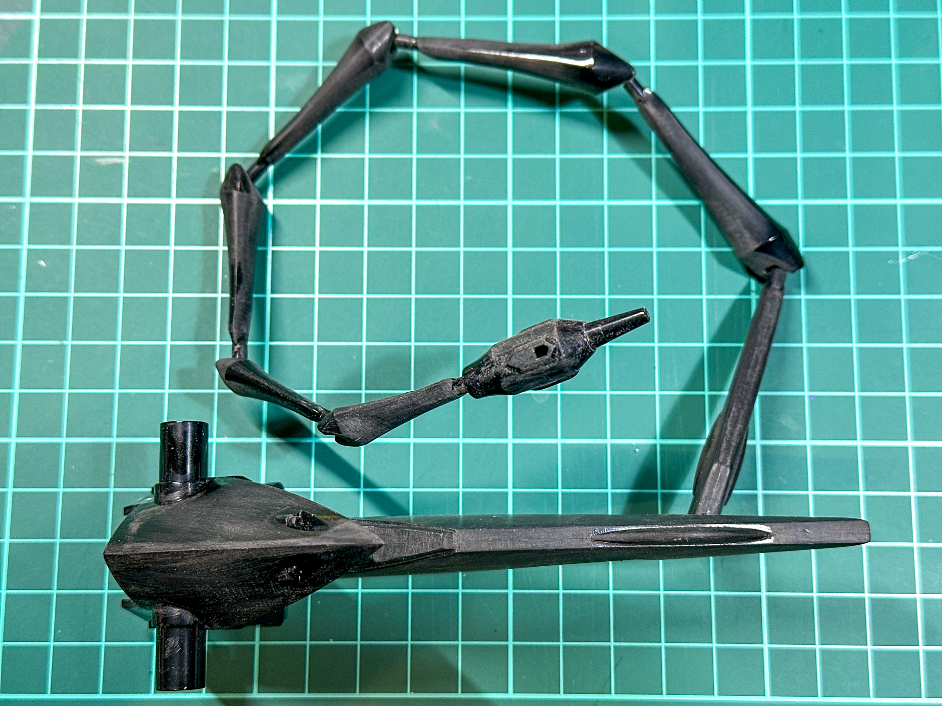 ボールジョイントに変更することで横方向に可動が可能となりました。