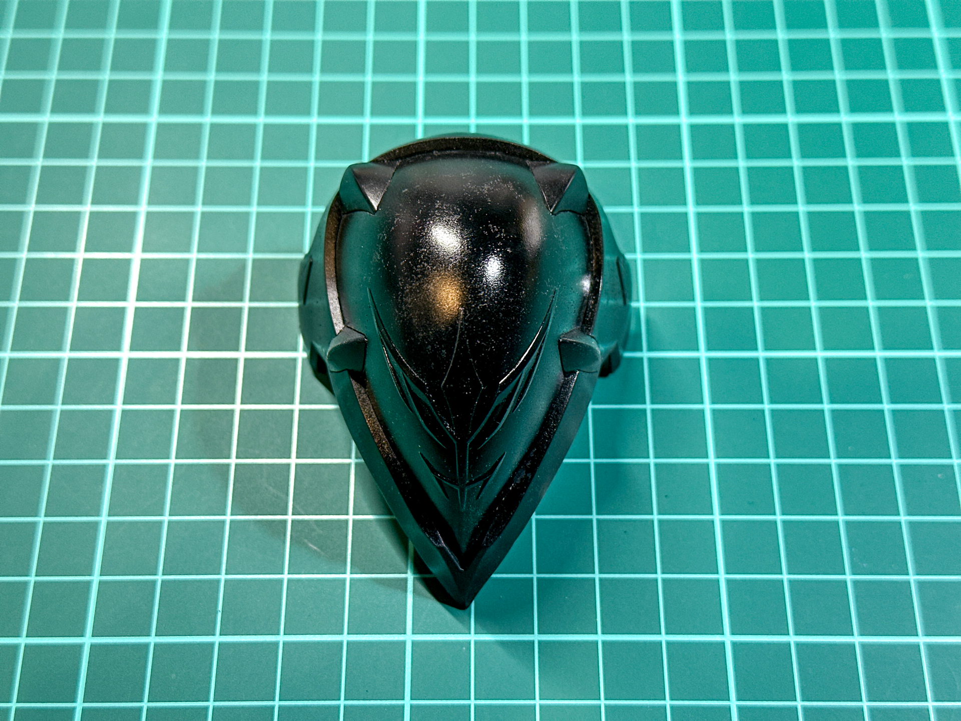 仕上げ色が乾燥後、塩を取り除いて塗装完了です。ランダムにダークグレイが発色する塗装が完了しました。