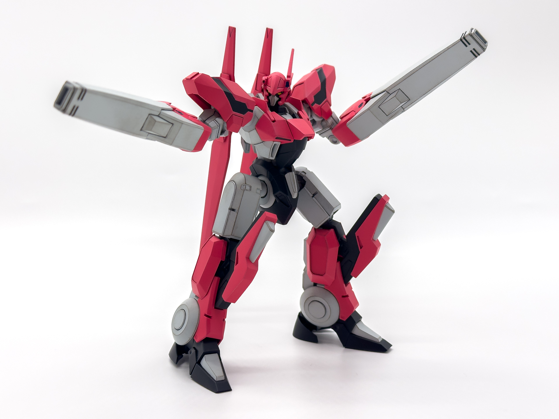 ハンドカノンを装備したエステバリス。本機の手持ち武装としてはハンドカノンが2丁付属します。