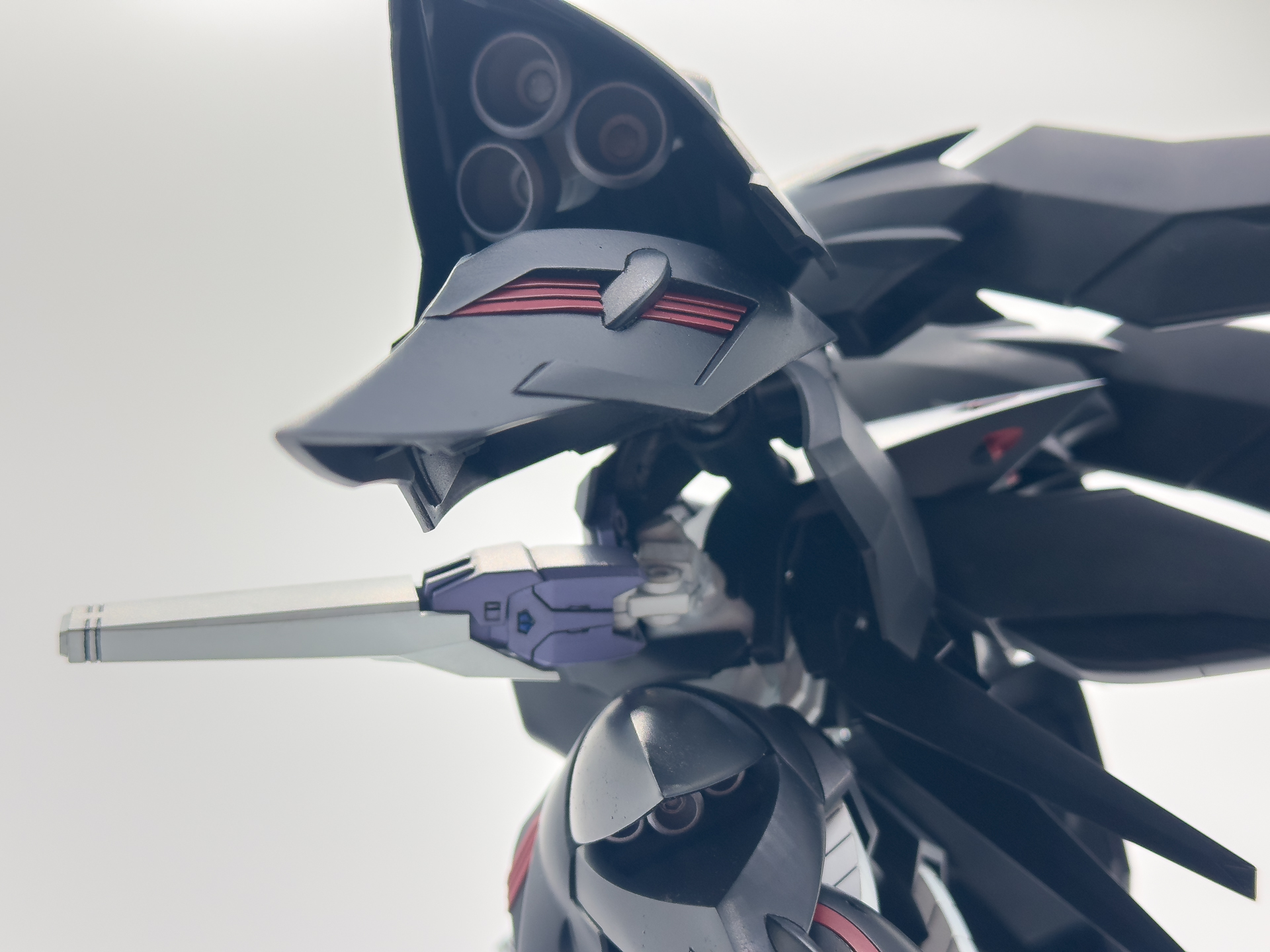 スラスターを展開した際に見えるノズルがアクセントカラーになります。