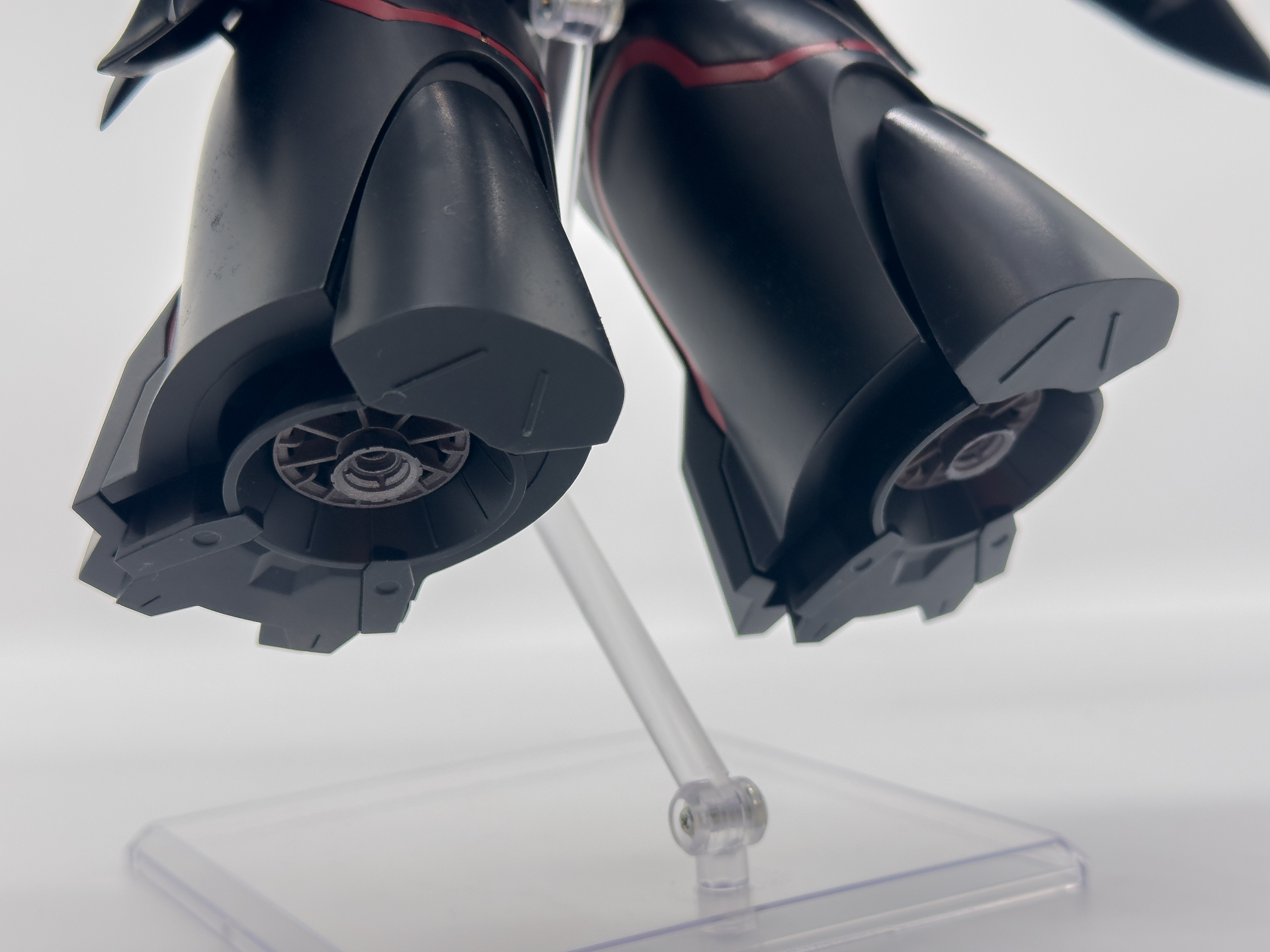 脚部に追加したスラスターモールドはスタンドを使用した際に真価を発揮します。