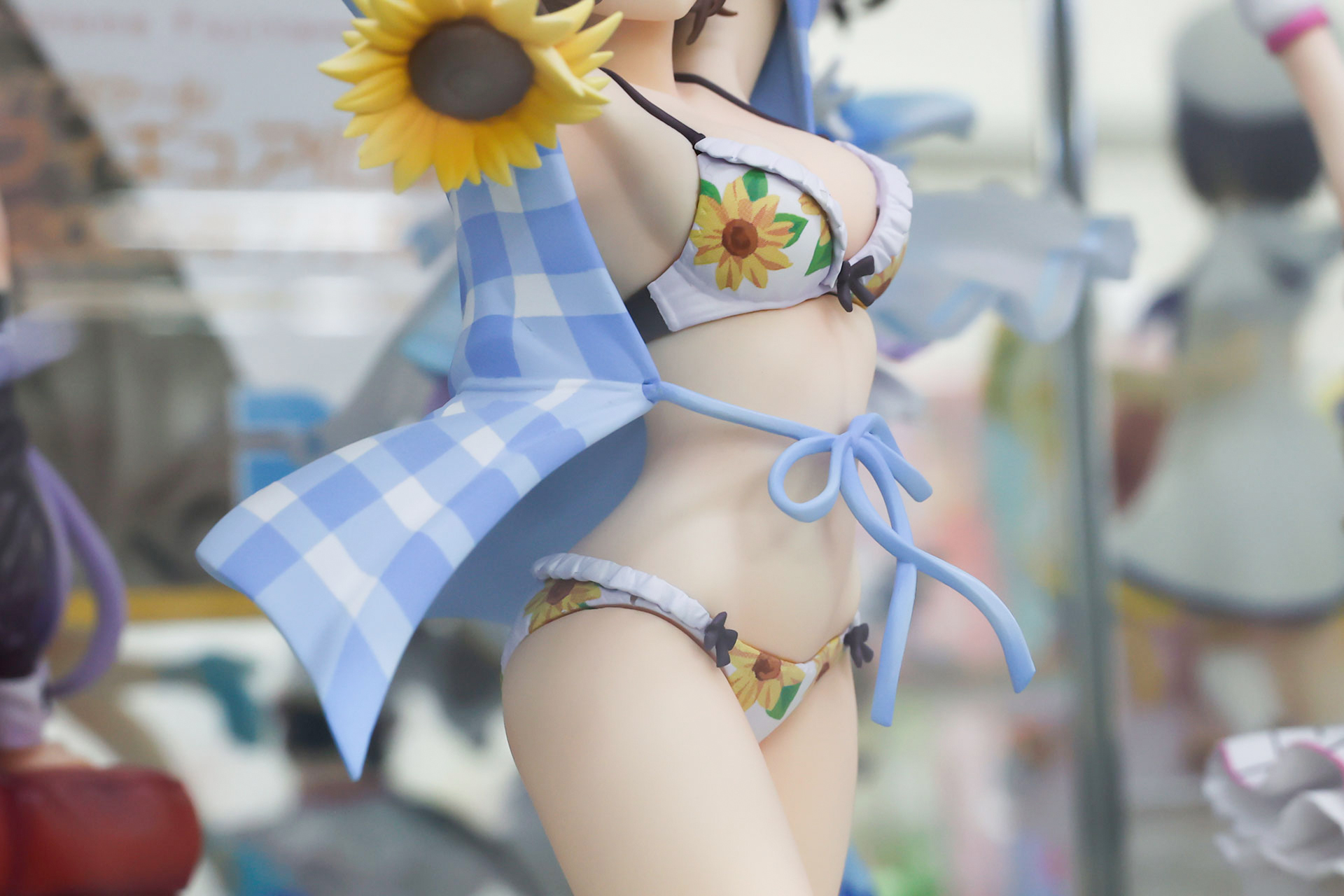 少し角度を変えるとボディラインがよくわかる