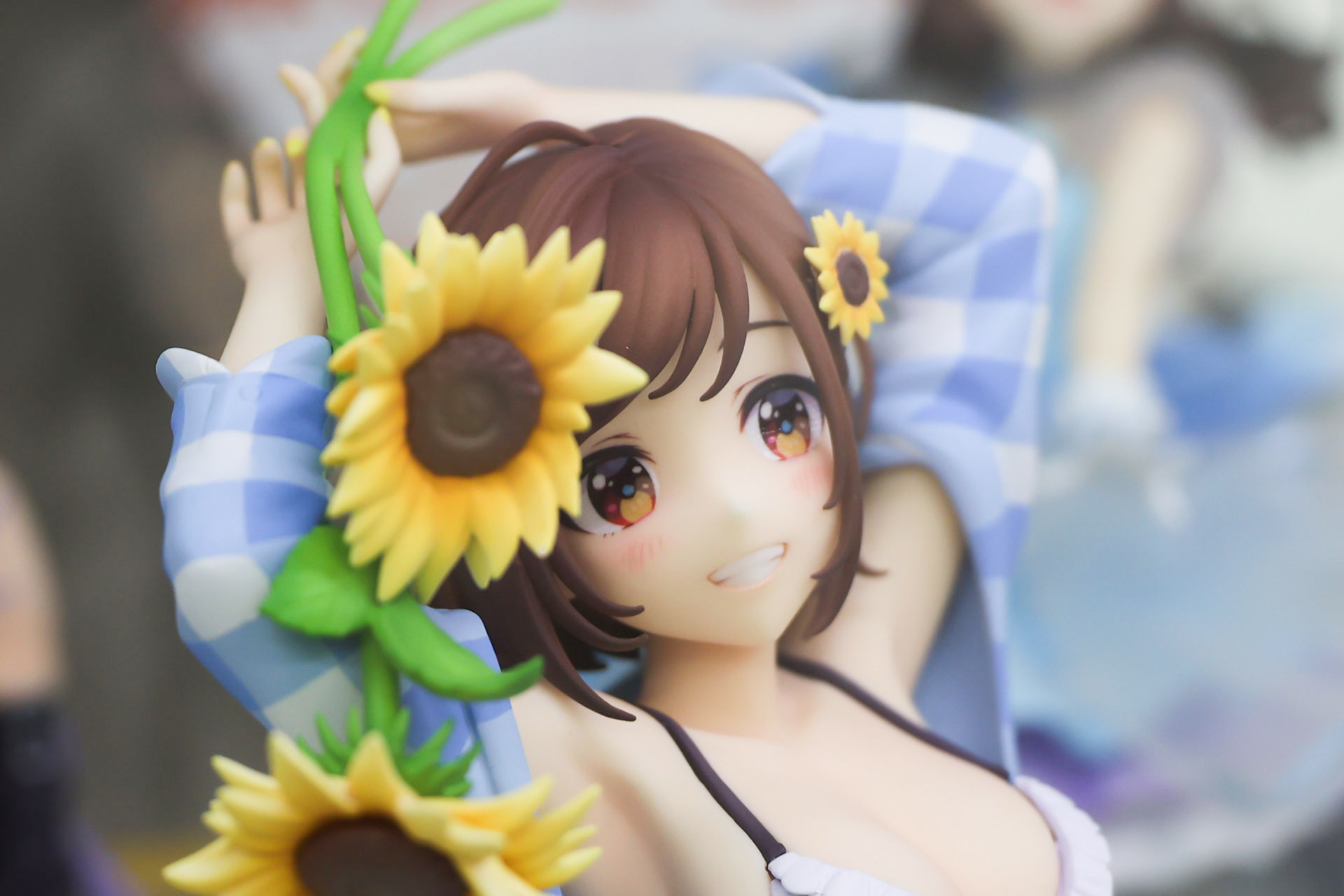 口を開けながら白い歯を魅せているところもかわいらしい