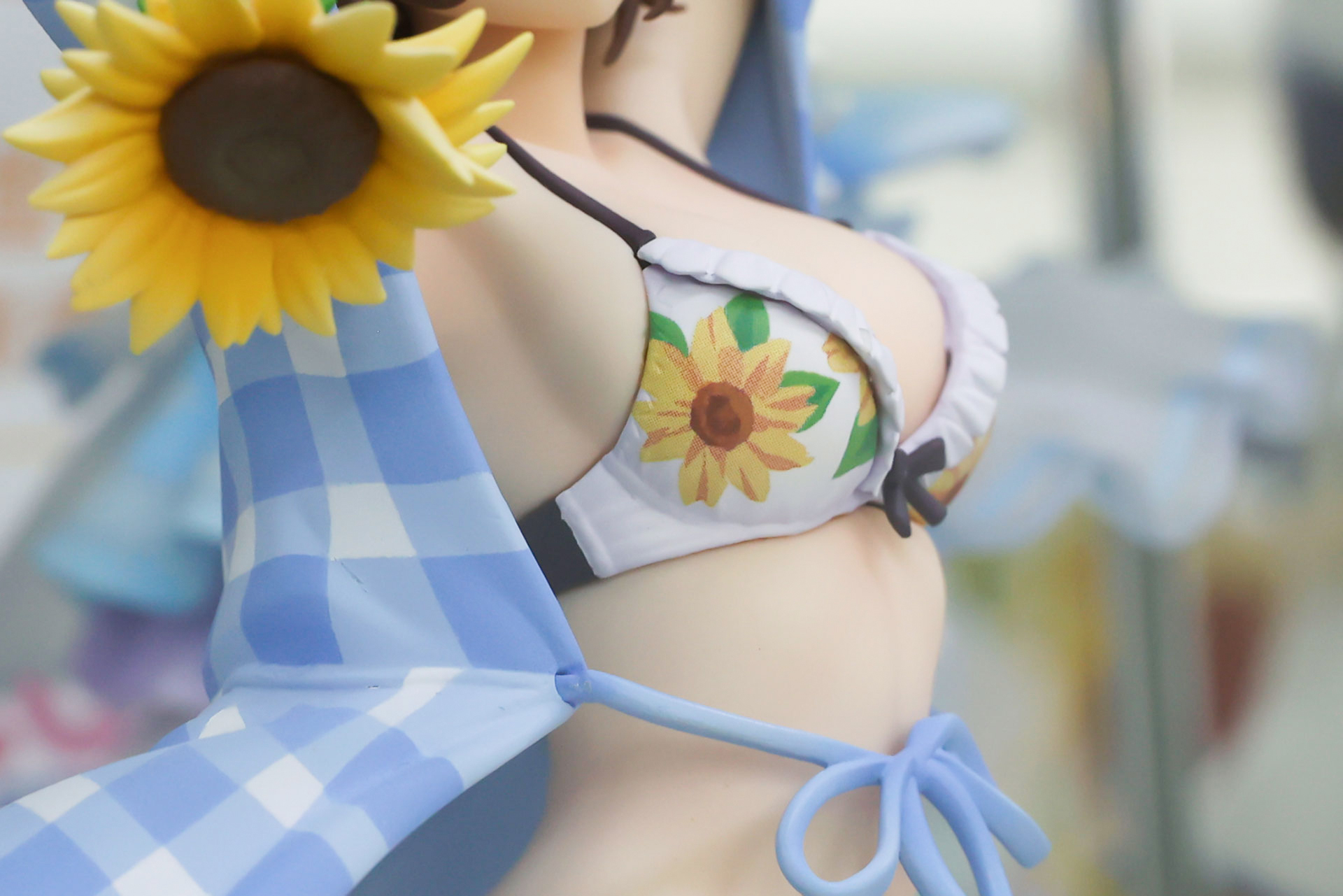 白い素肌が艶めかしい