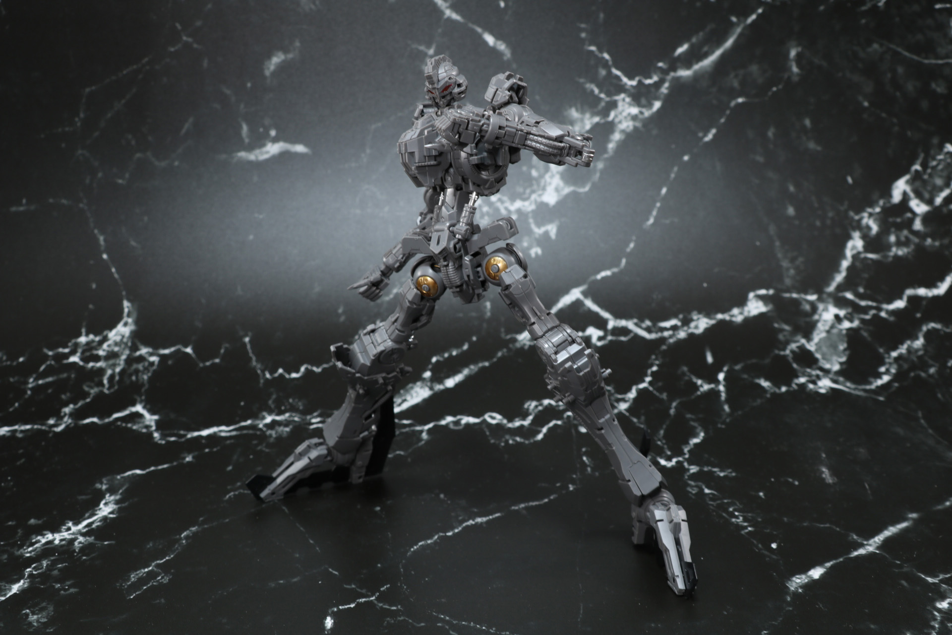 ガンダム・フレーム状態でも様々なポージングが可能