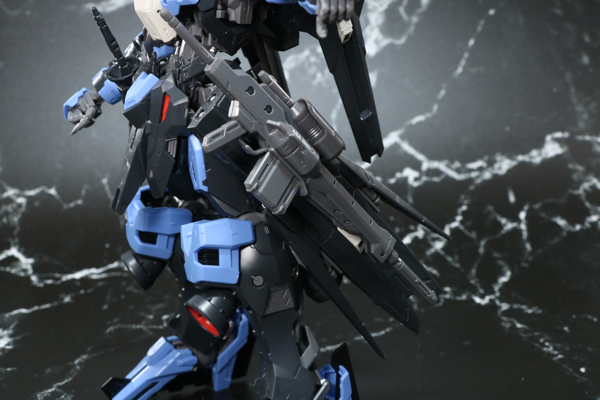 ライフルはサイドアーマーに取り付けることができる