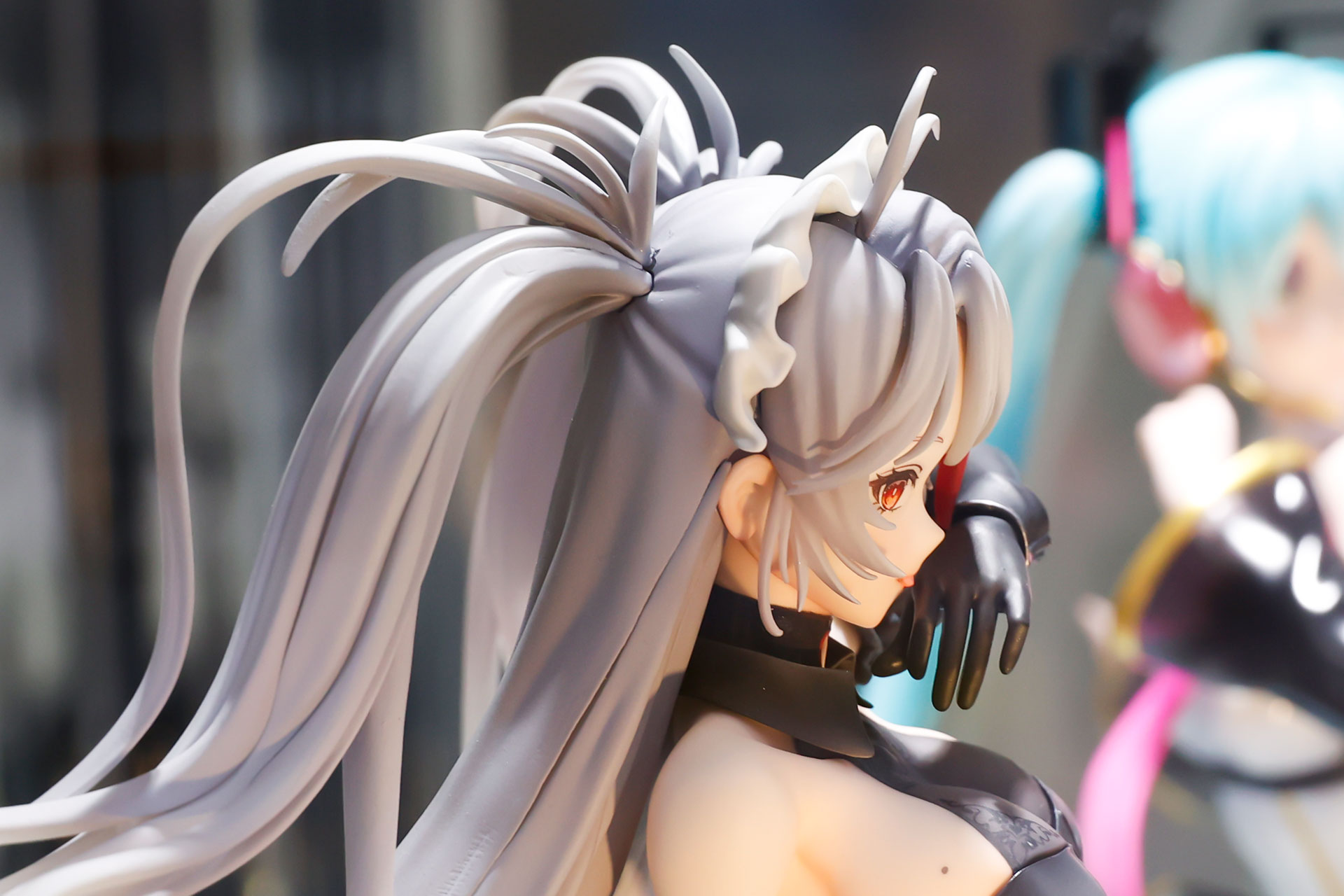 複雑な髪型も見事に再現されている