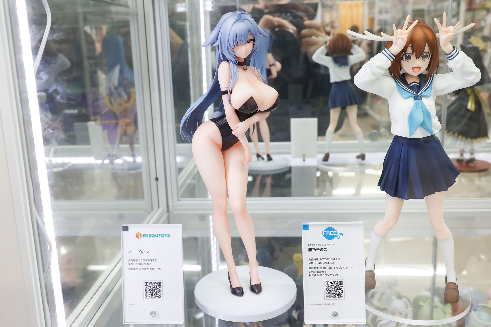 フィギュアの素材はPVCとABSで、全高は約275mmだ