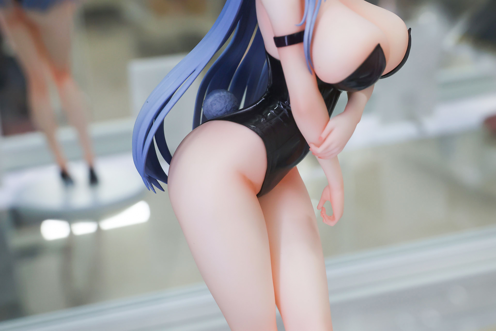 お尻の辺りには尻尾も付けられている