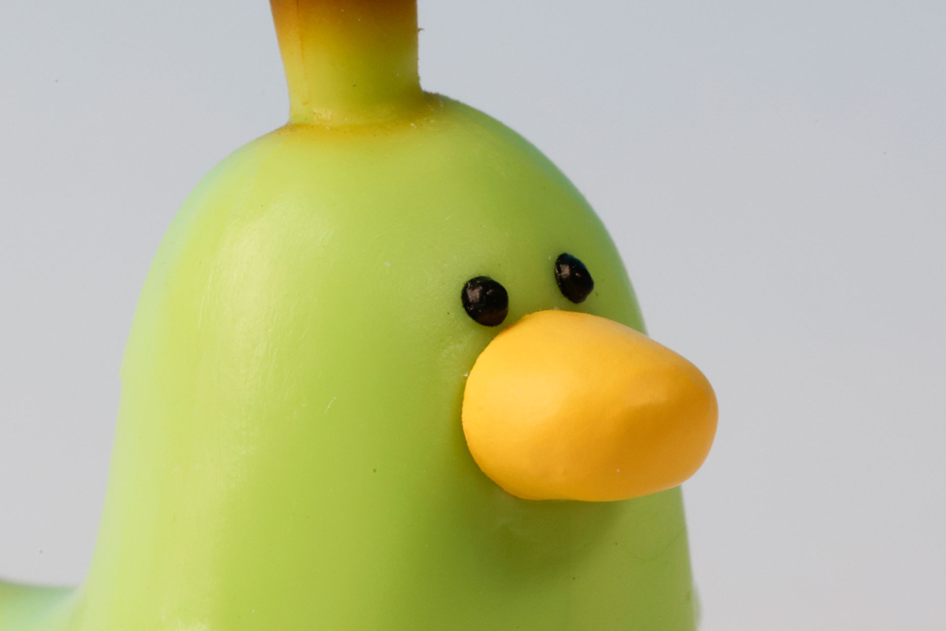 何か憎めない表情をした青バナナ