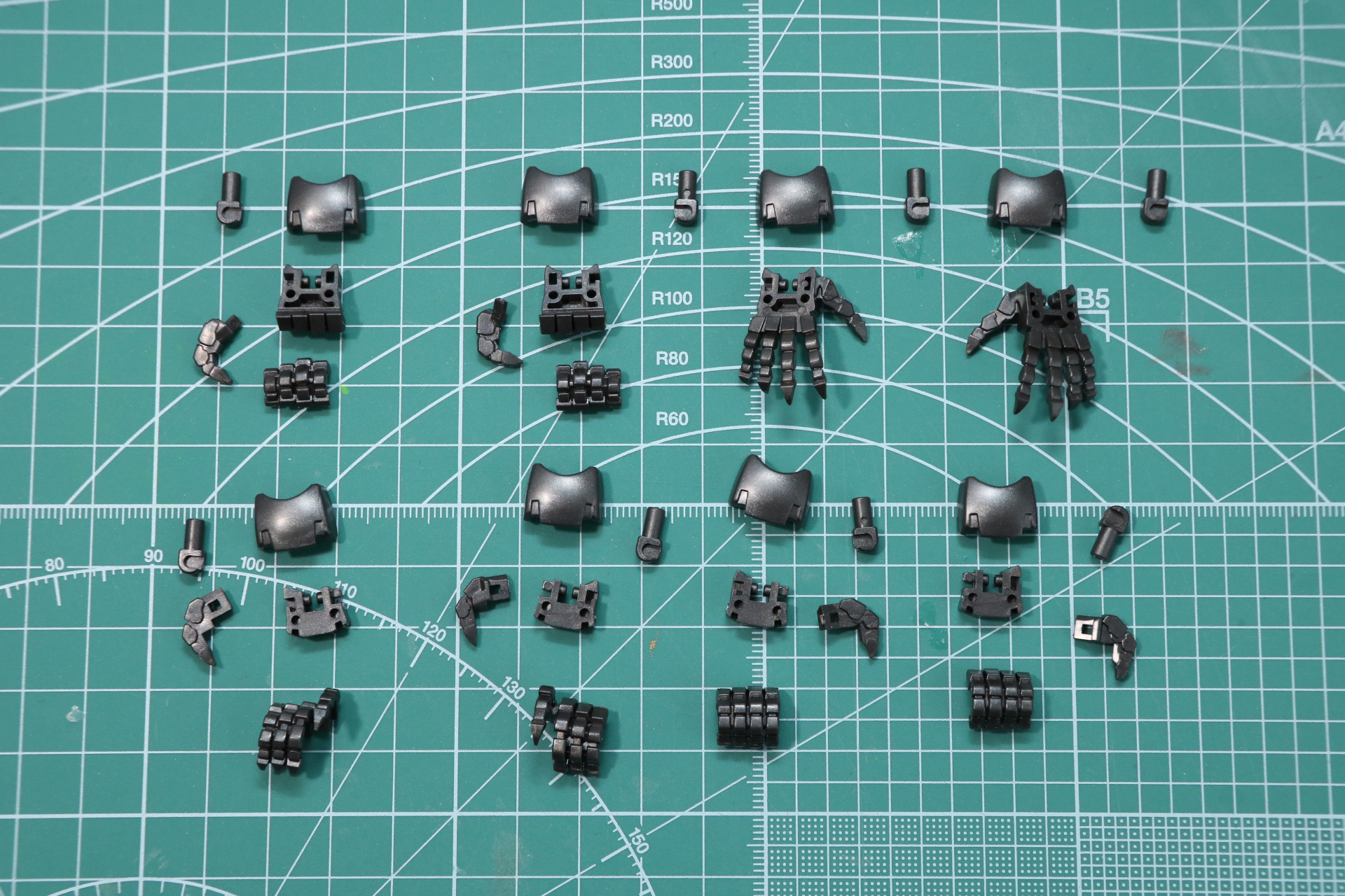 ハンドパーツの組み立て