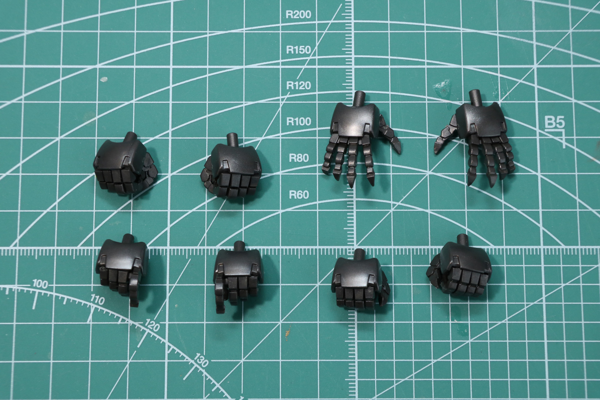 ハンドパーツの組み立て