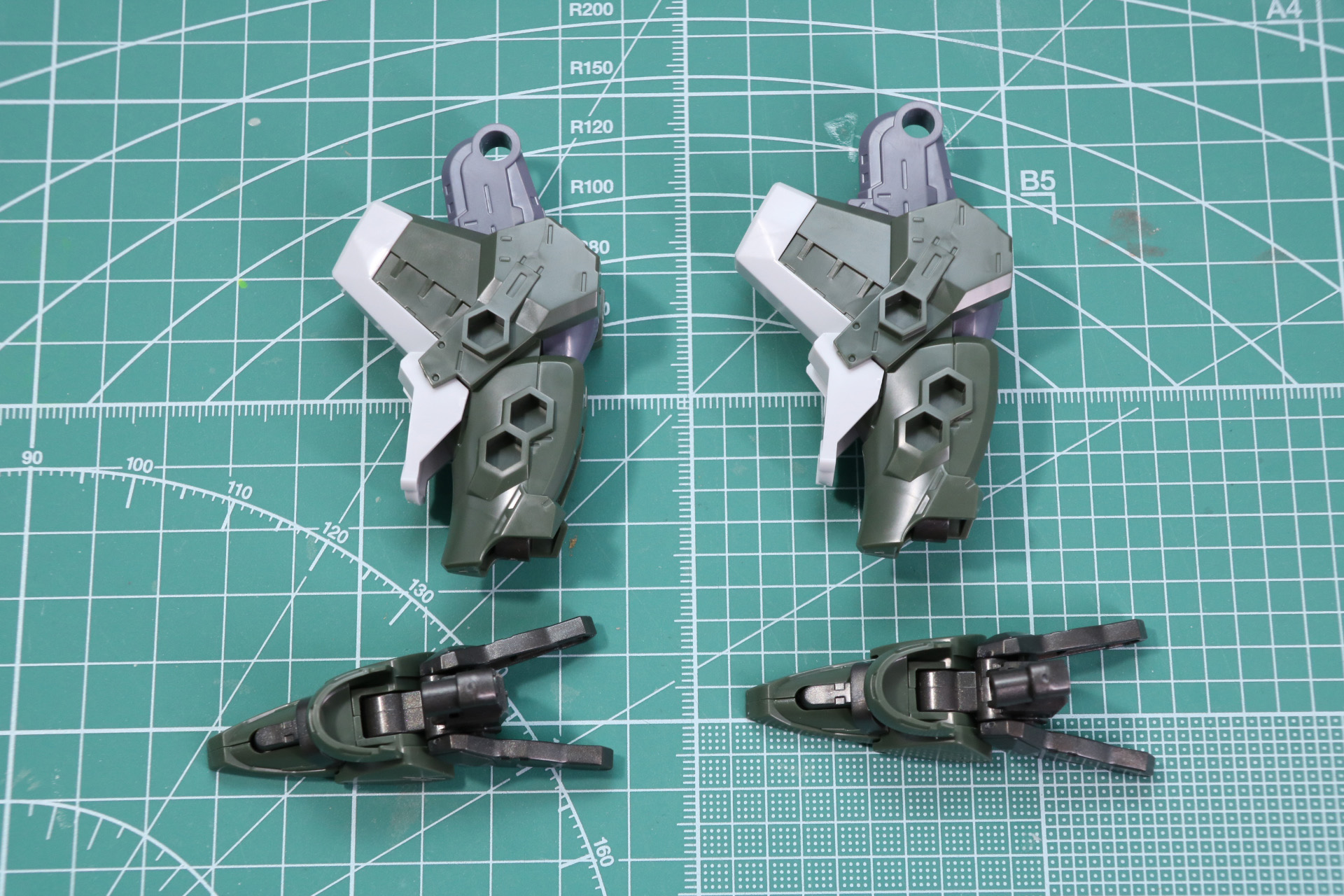 下腿部と足先を組み合わせる