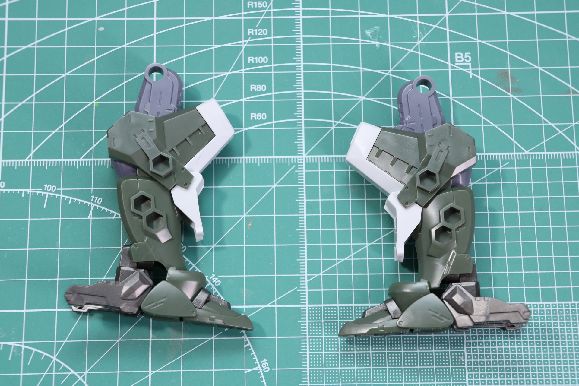 下腿部と足先を組み合わせる