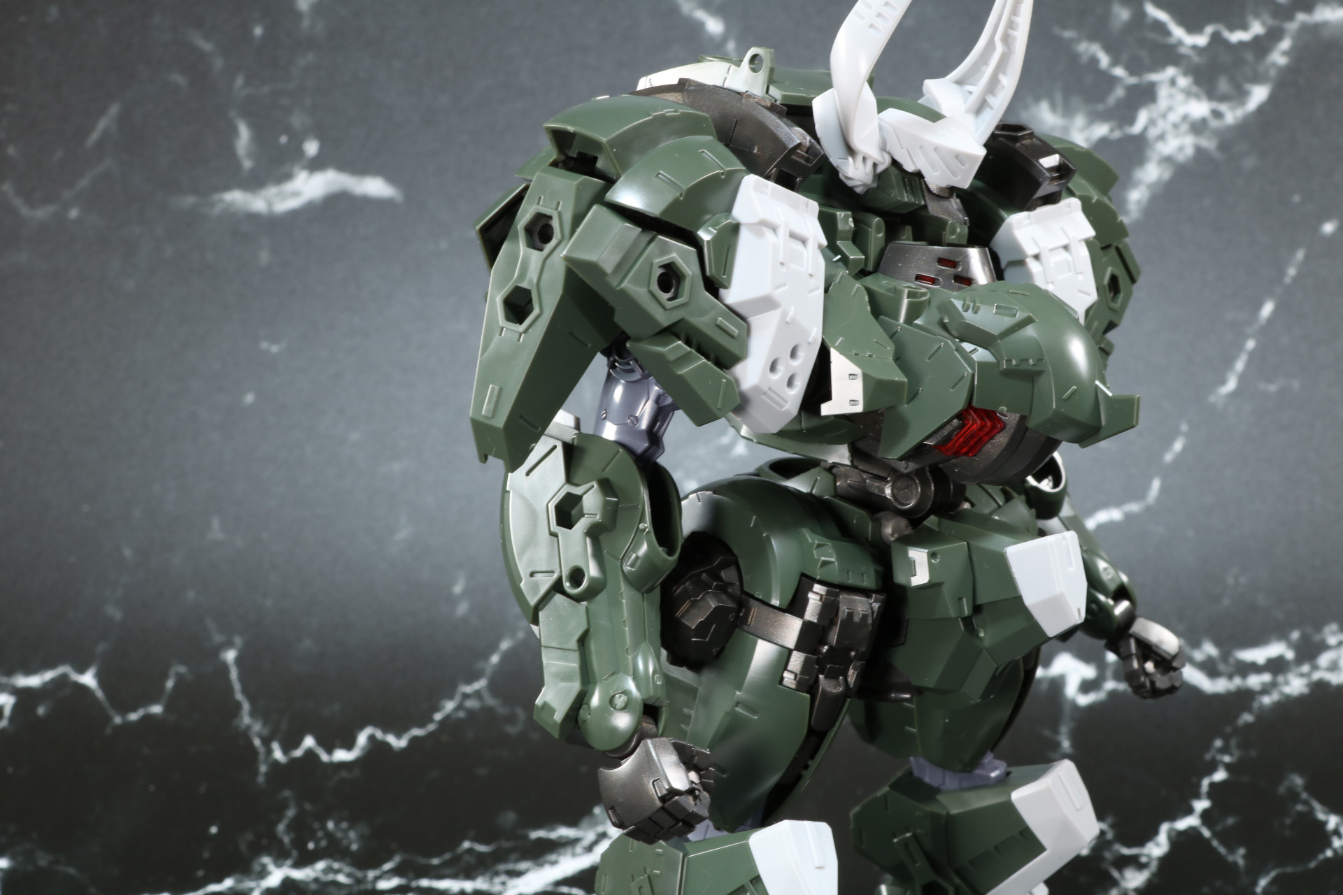 堅牢な前腕部にも六角型ジョイントと3mmジョイントが設けられている