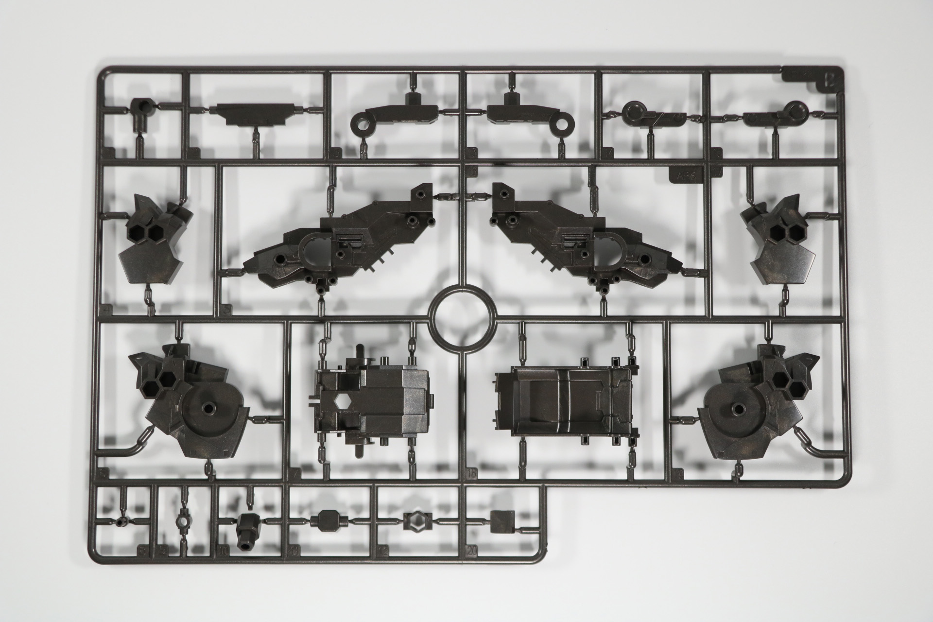 パーツB、パーツB1。それぞれ2枚入っている