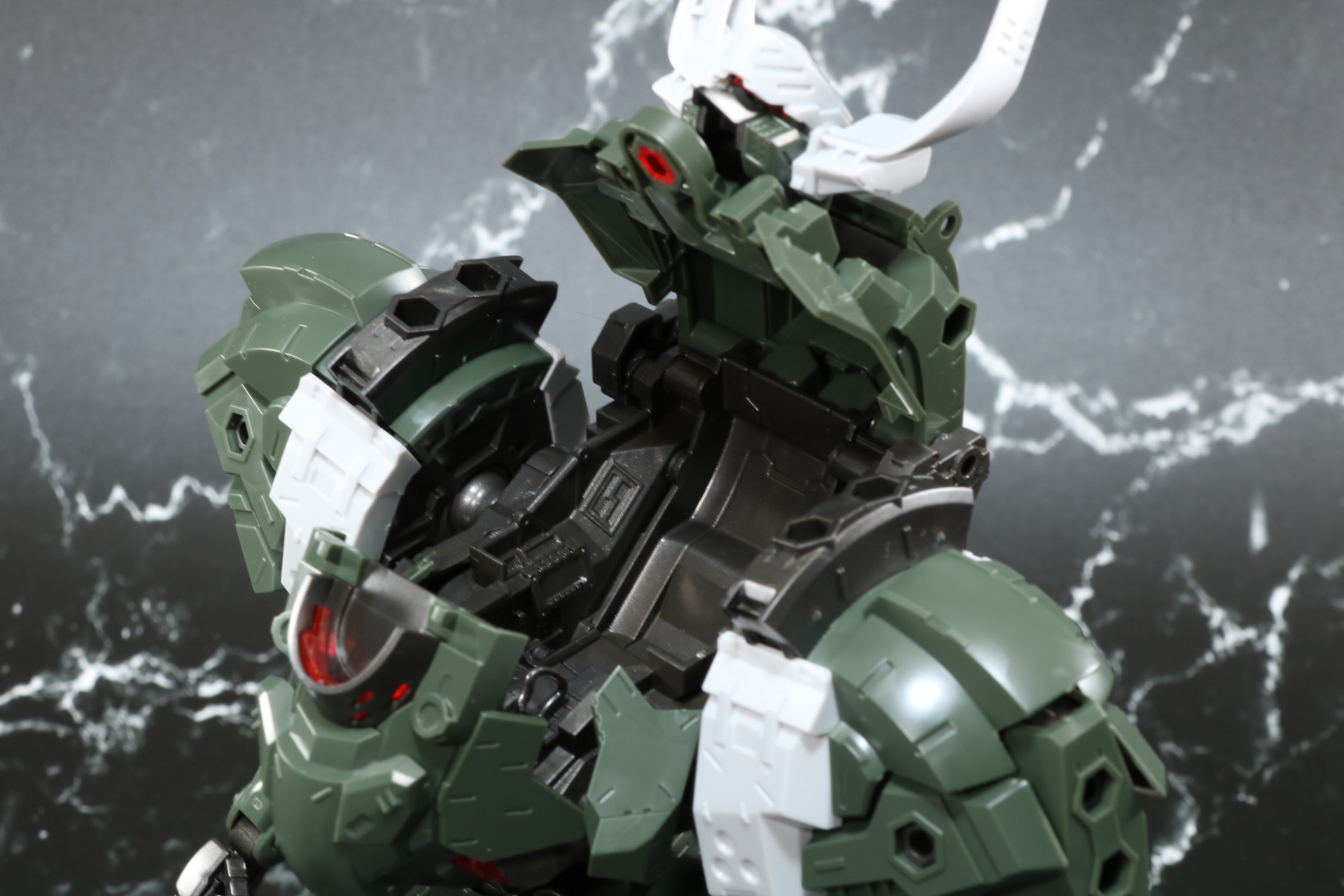 コックピットのシートもコンソールなどの造形がしっかり入っている