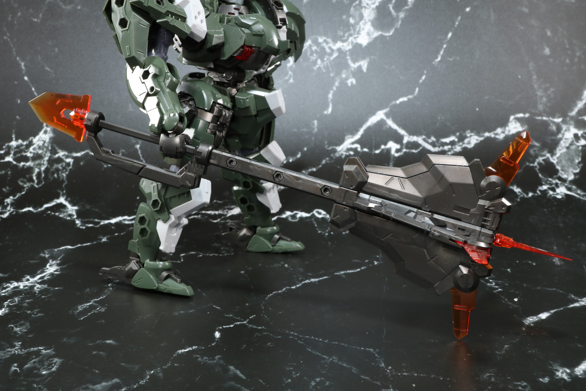 武器のデストロイザッパーはメイス、ソードなどにすることができる