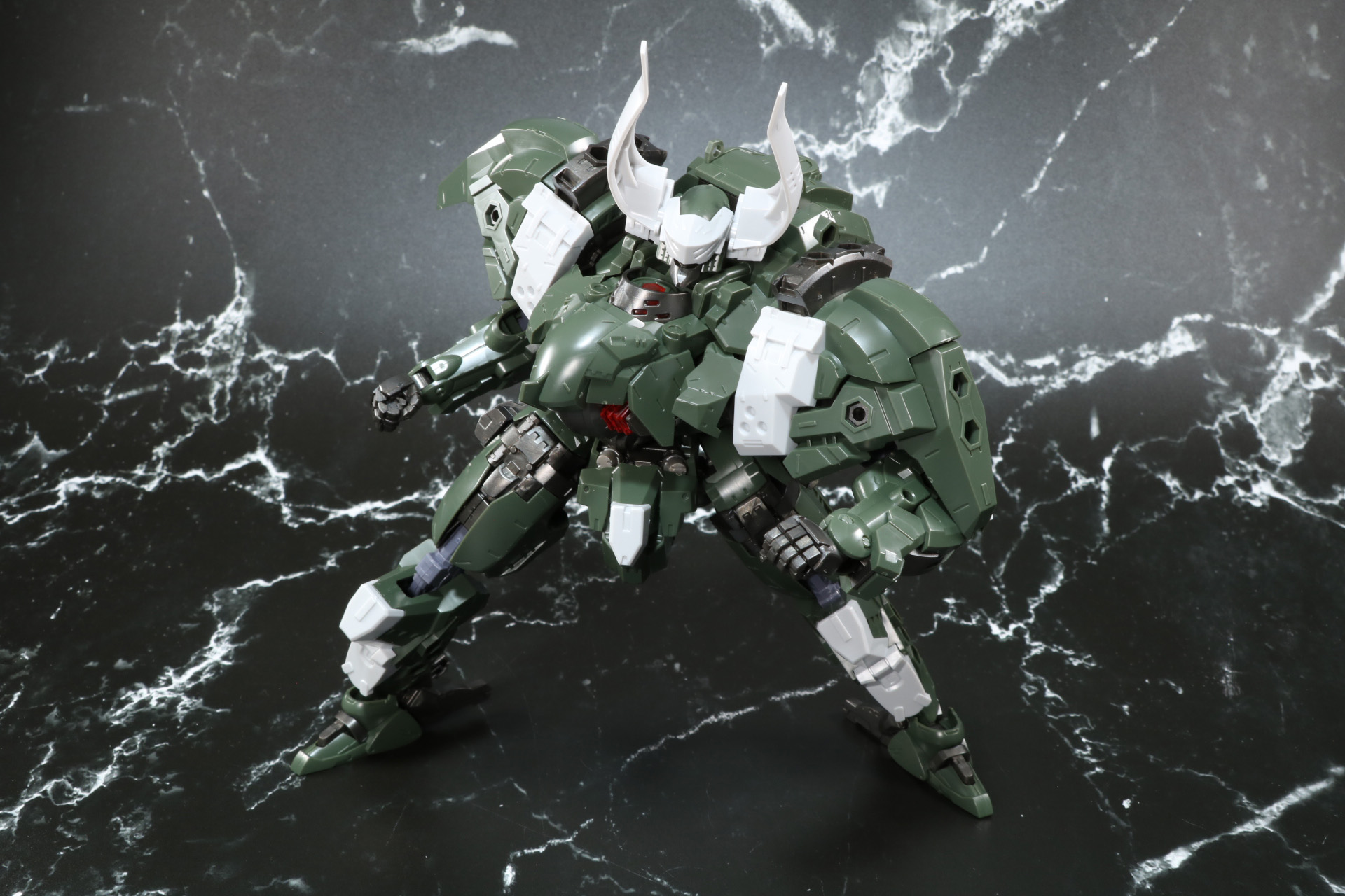 柔軟な可動で様々なポーズが可能