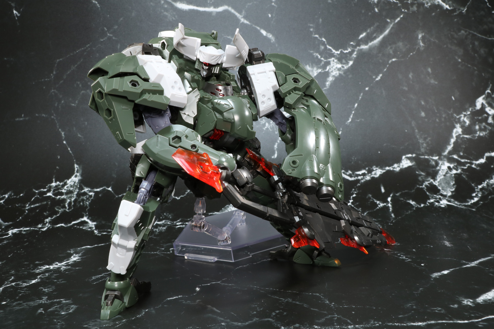 組み替えで鉈型の武器にもできる