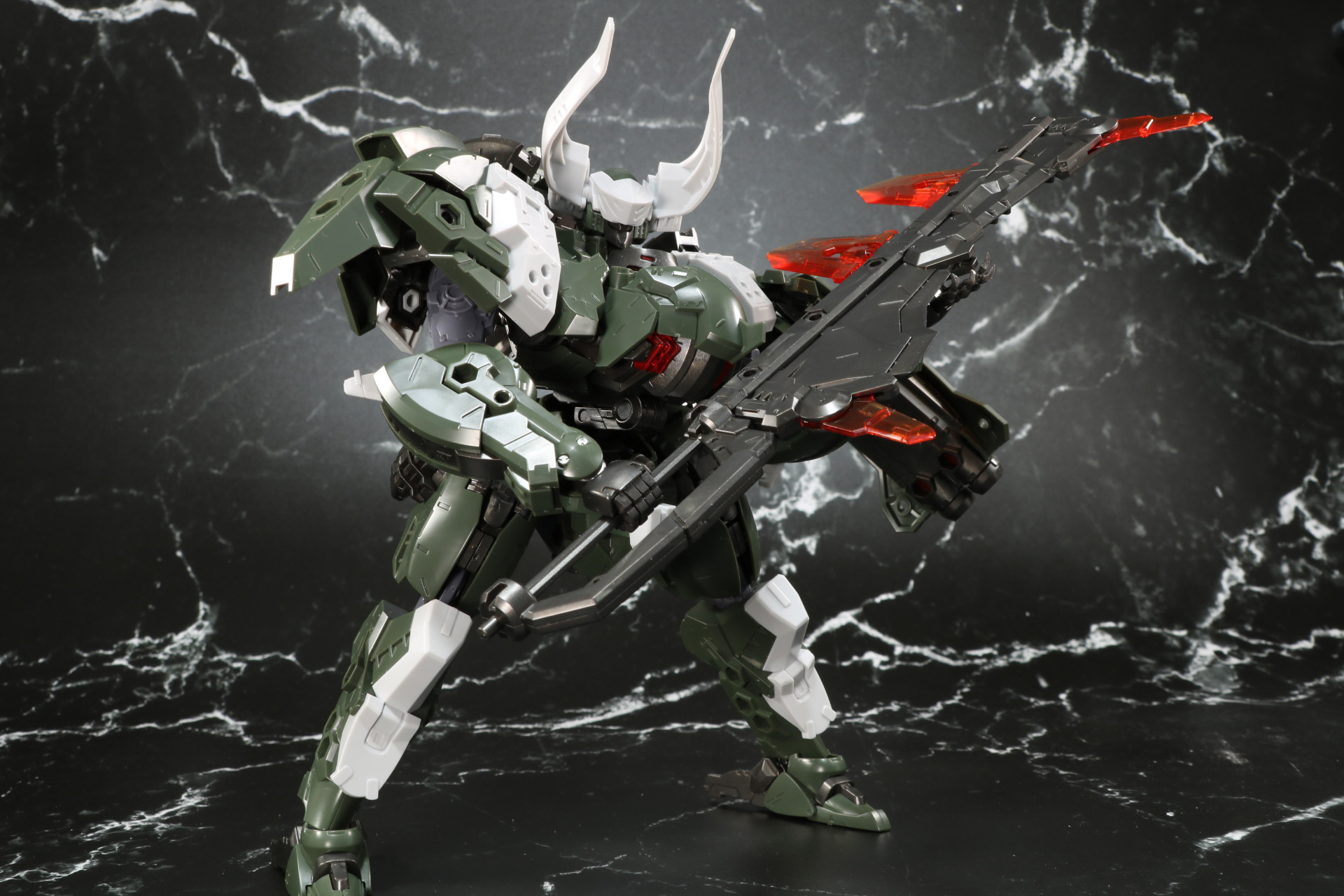 組み替えで鉈型の武器にもできる