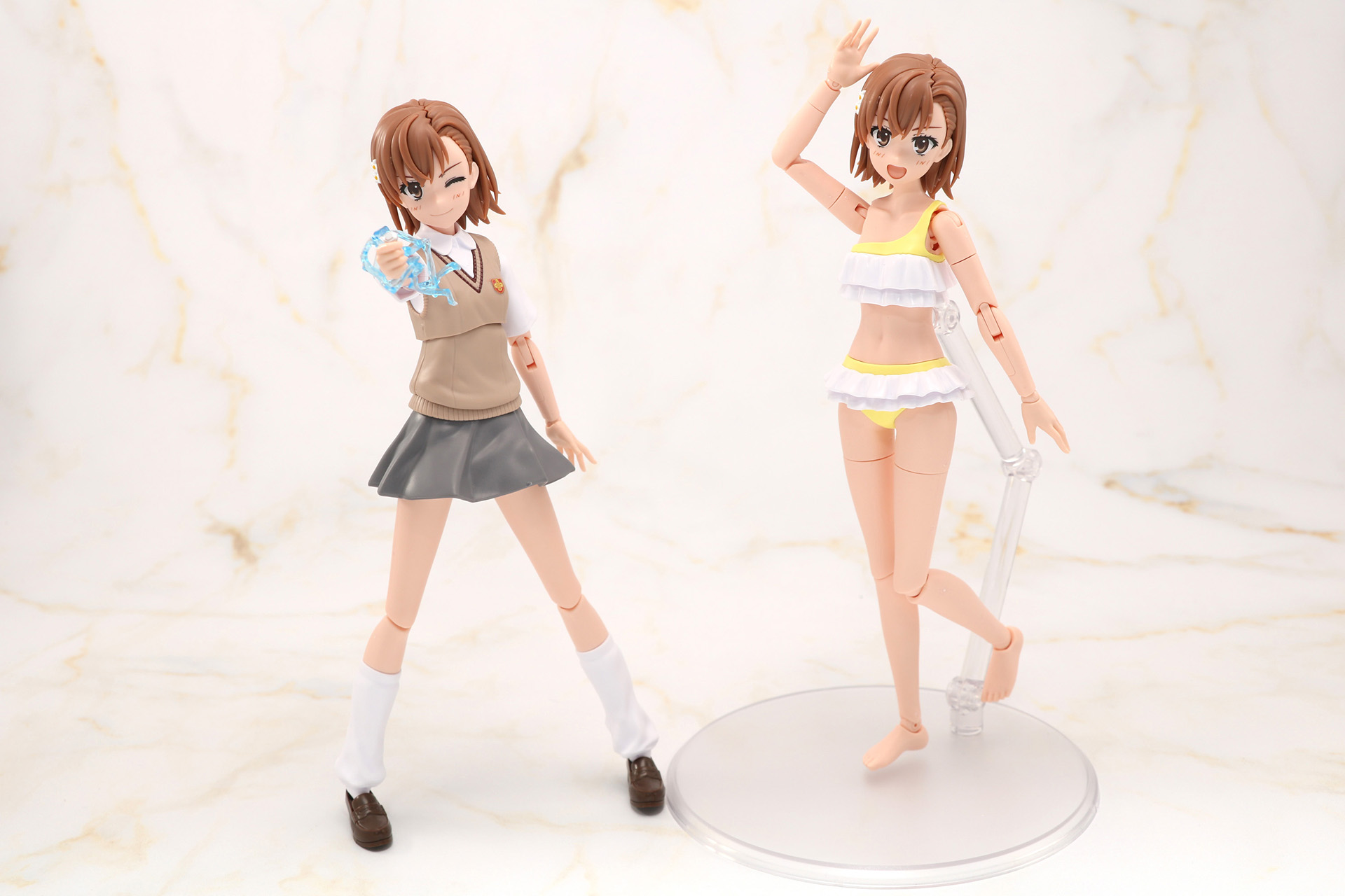 KADOKAWA PLASTIC MODEL SERIES 「とある科学の超電磁砲T」 御坂美琴 DX ver.<br />常盤台中学夏服（左）と水着ボディ（右）
