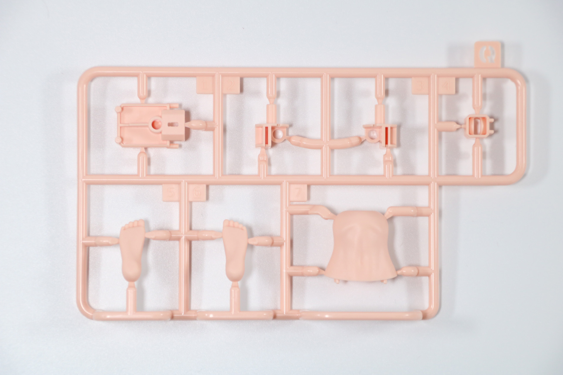 Qパーツ、Rパーツ