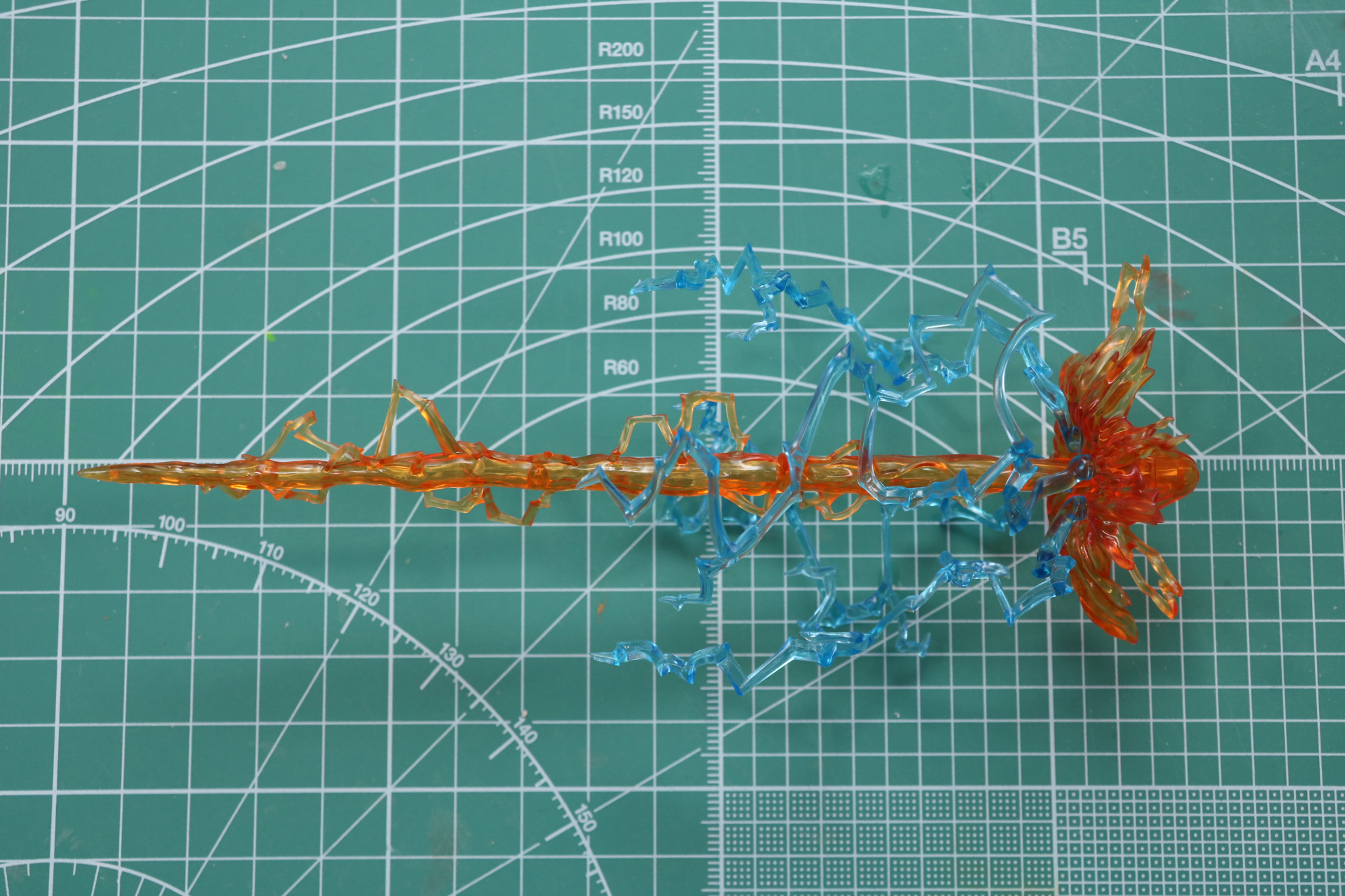 クリアブルー、クリアーオレンジのパーツを合わせることで「超電磁砲（レールガン）」エフェクトが完成