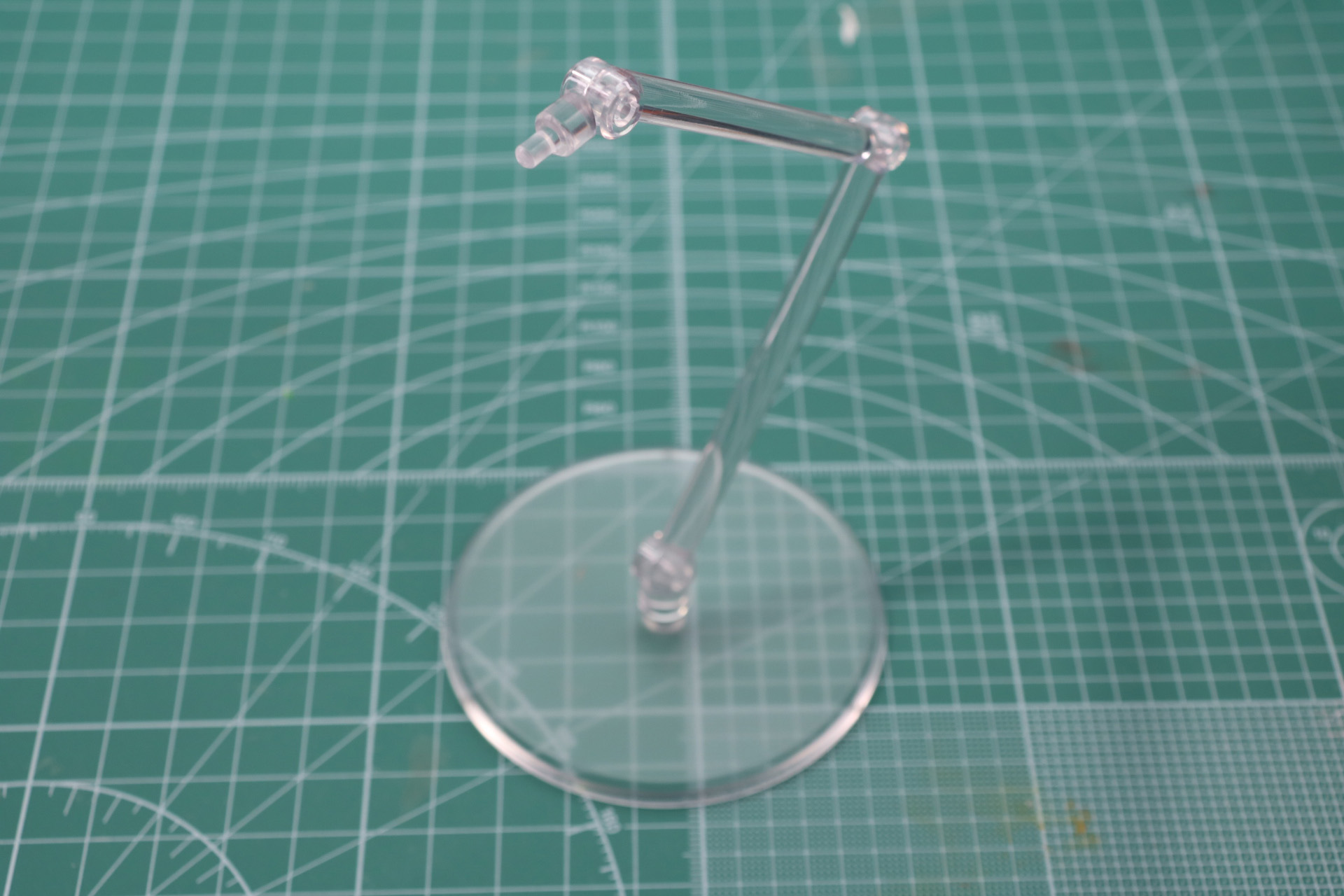 小さめのディスプレイはクリアー成型色となっている