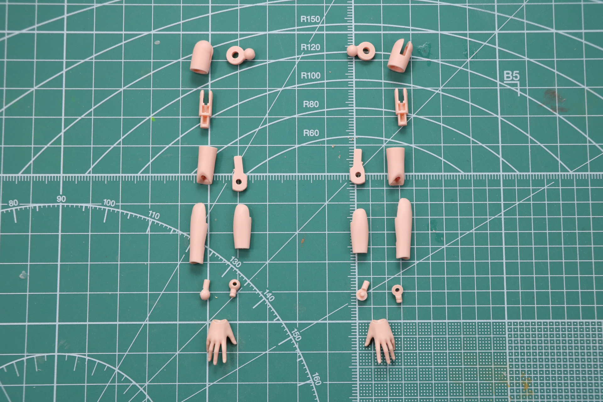 ハンドパーツは通常ボディと共通のものとなっている