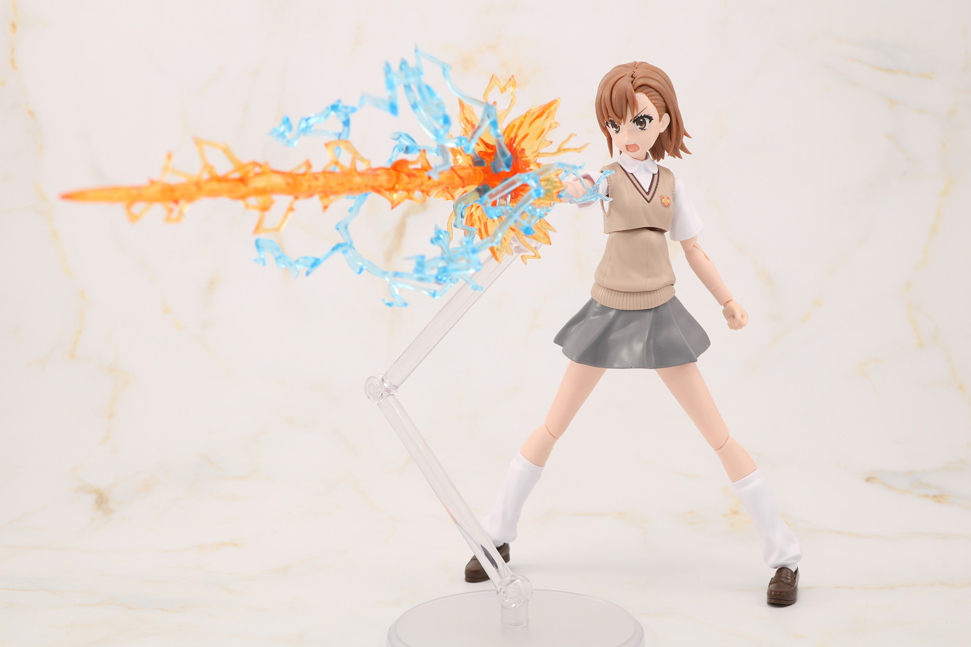 電撃エフェクトパーツで「超電磁砲（レールガン）」を撃ち出すアクションも再現できる