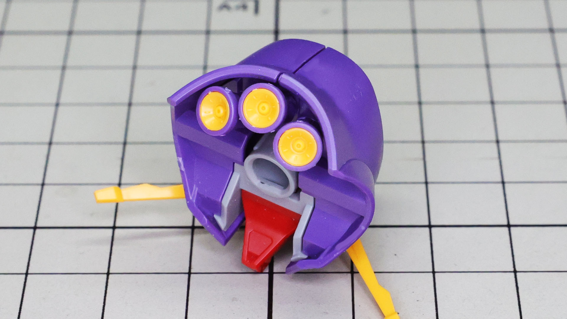 頭部は脱出ポッドも兼ねています