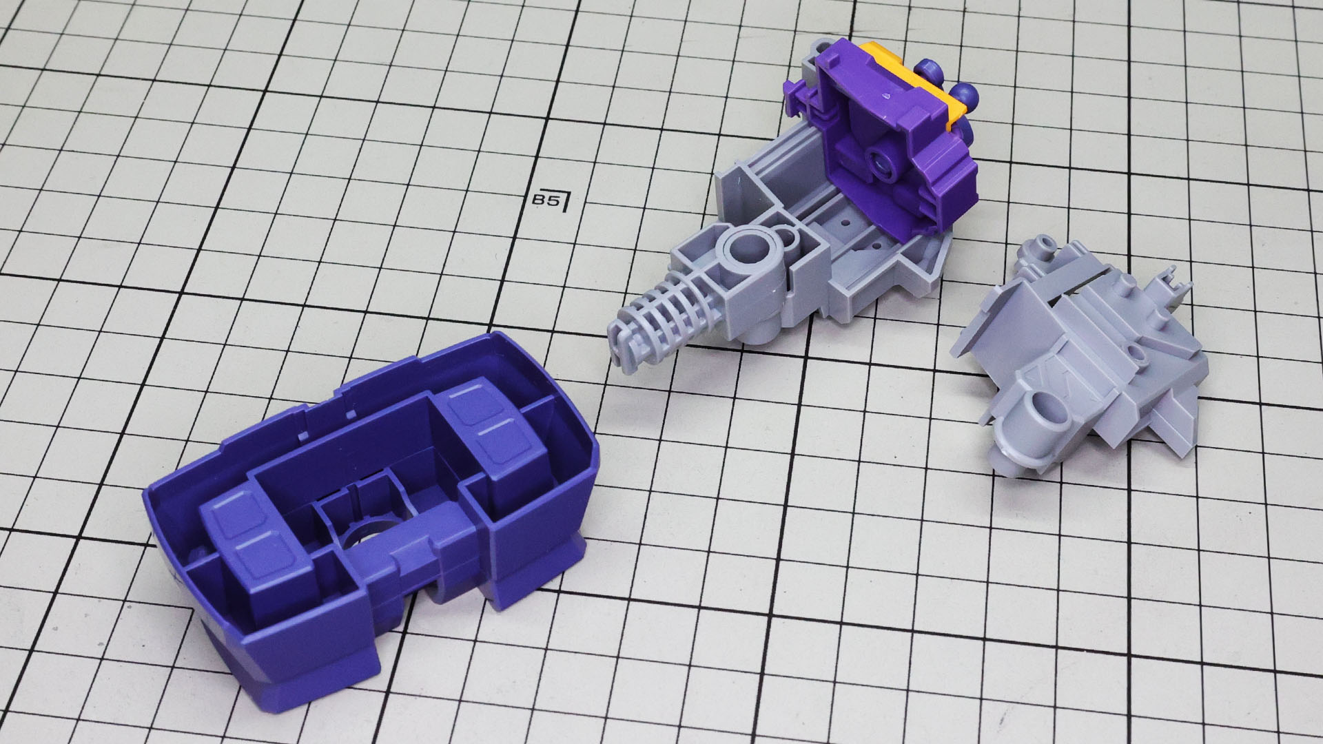 極太な腹部関節は巨体を支えるがっちり感があります